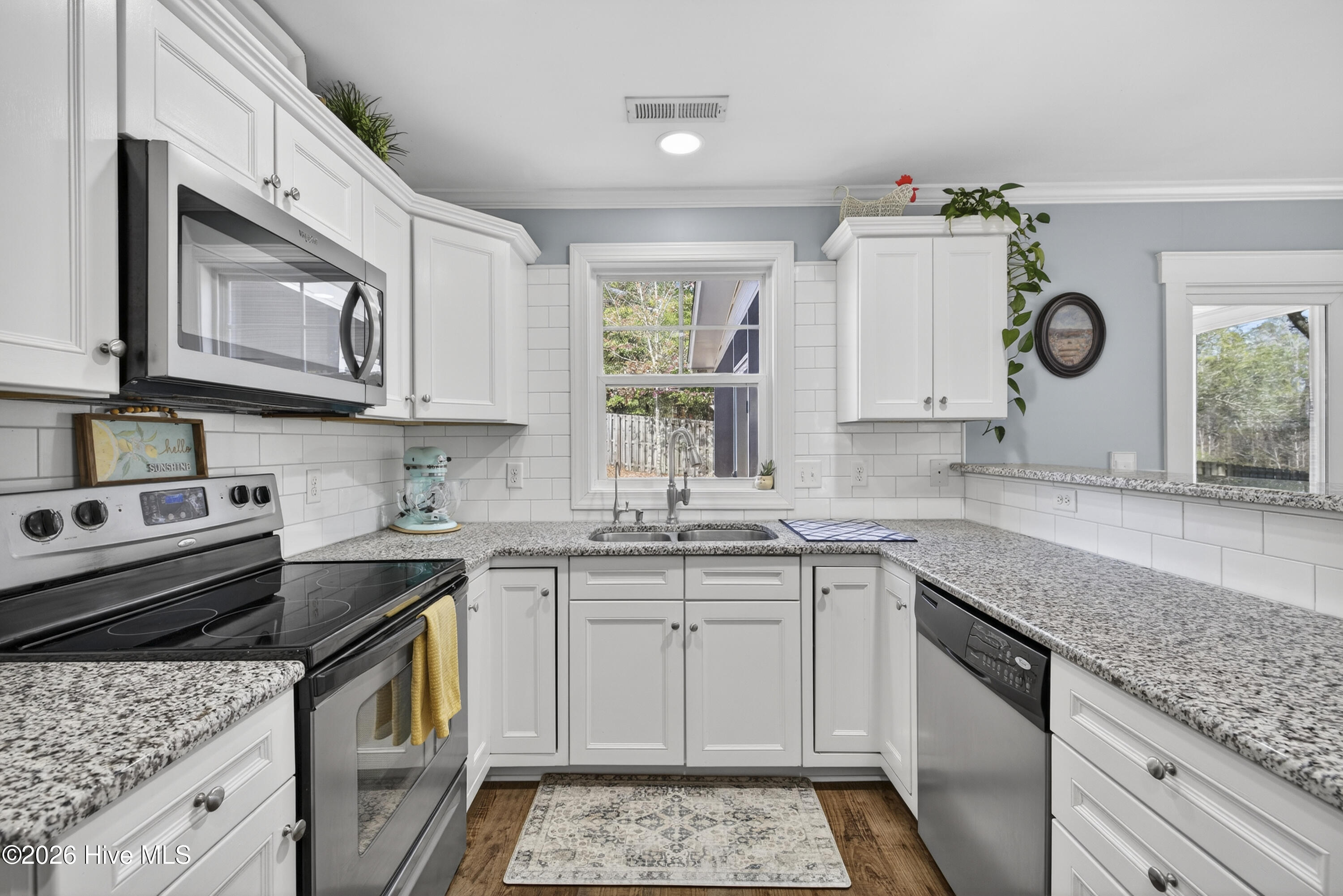 100549081 | Photo 11