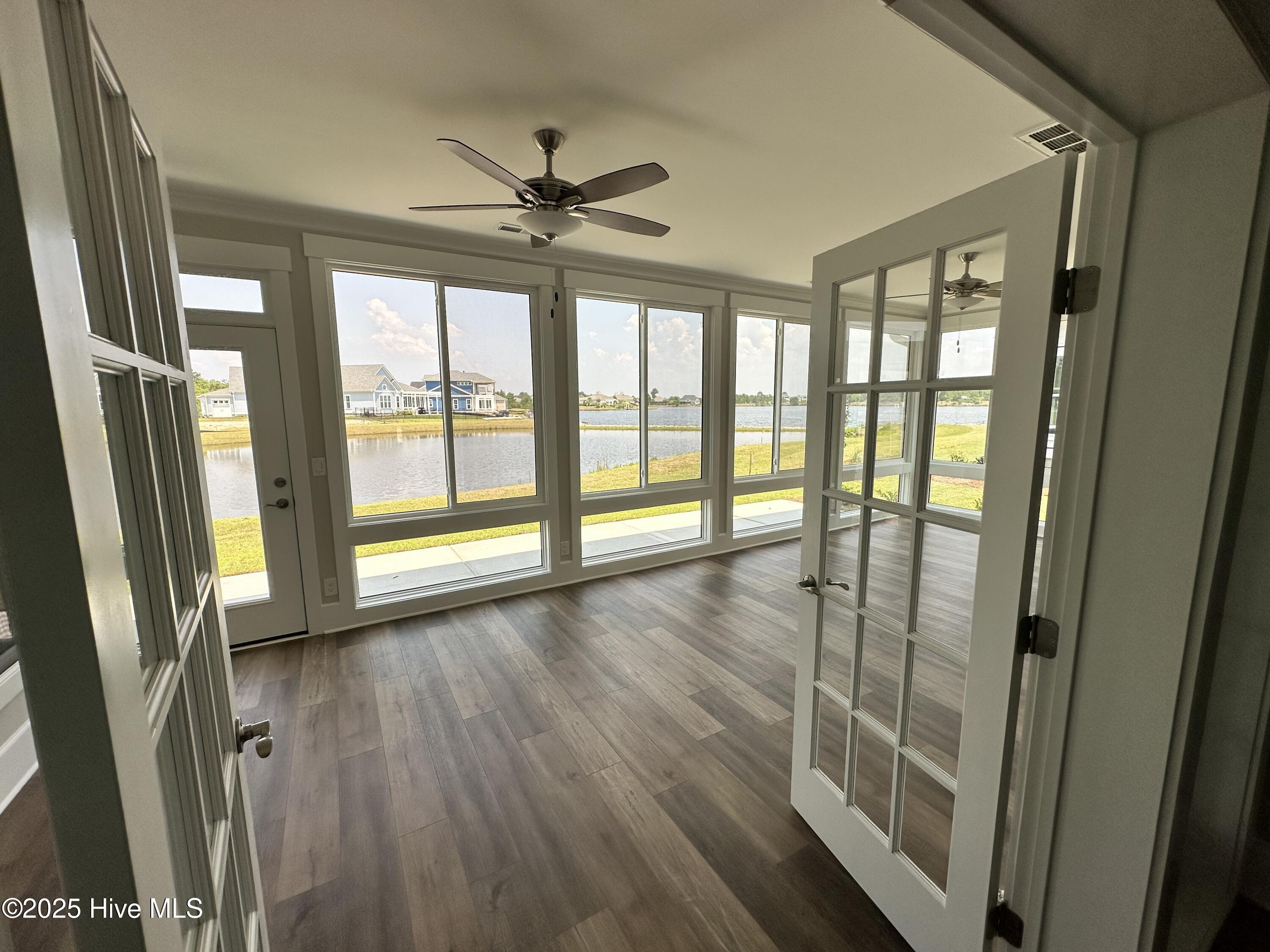 100518312 | Photo 45