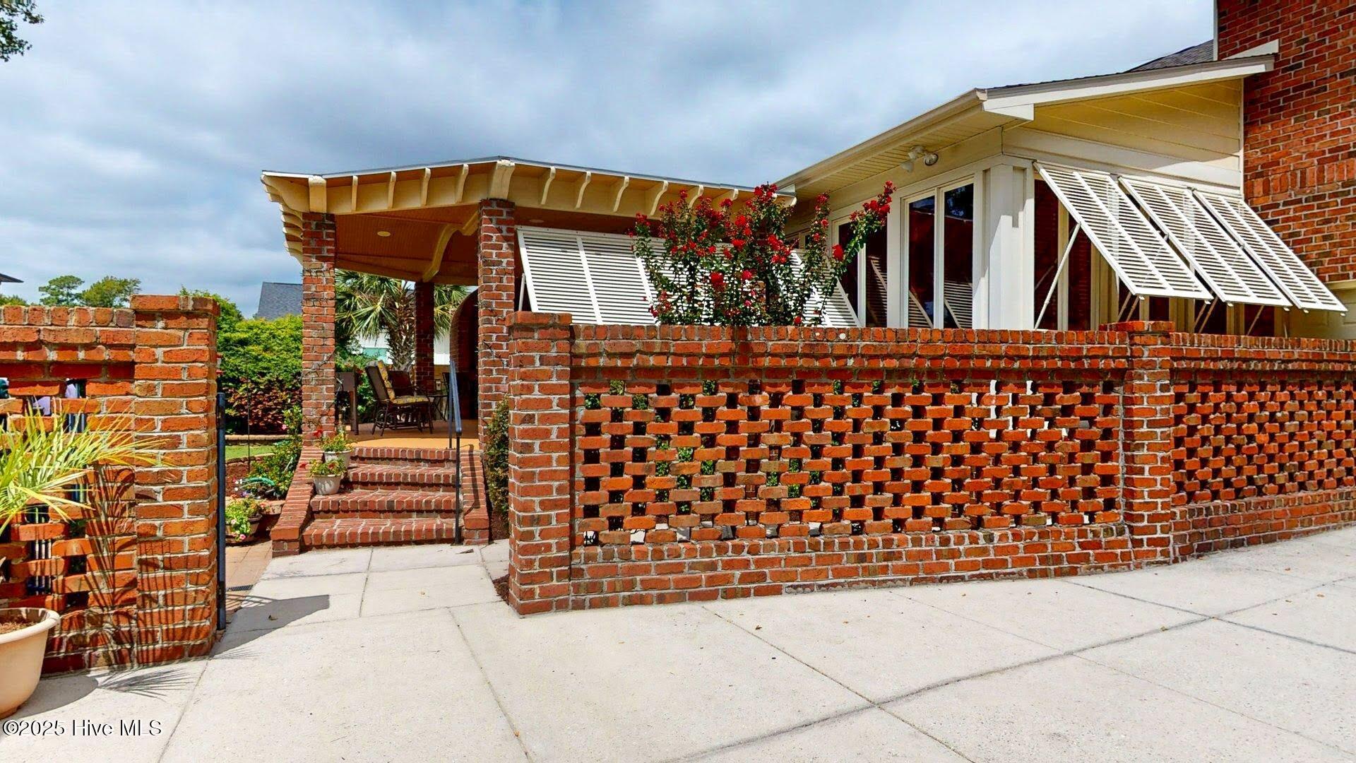 100528011 | Photo 30