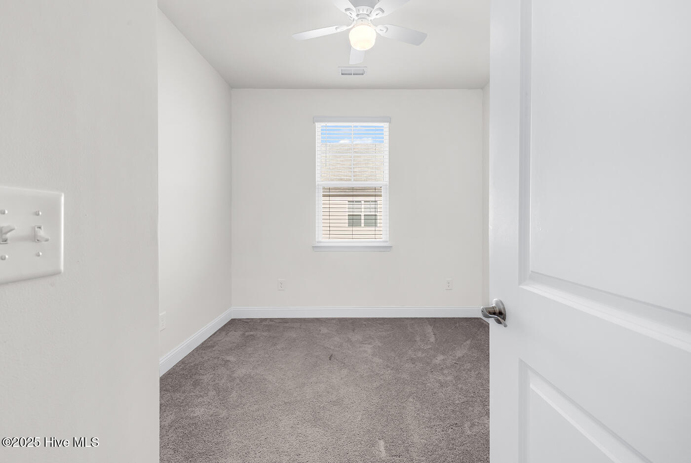 100547571 | Photo 28