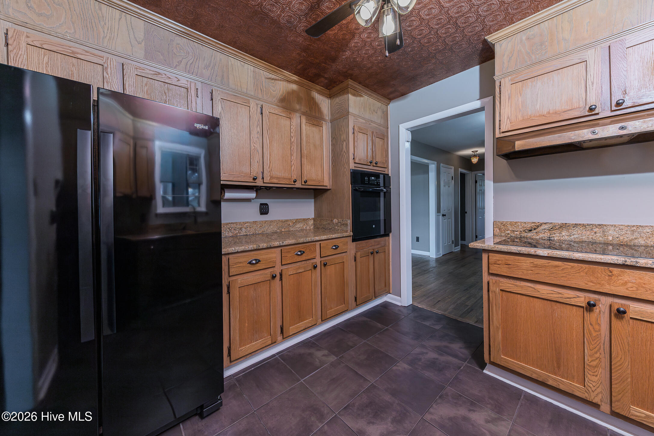 100563981 | Photo 16