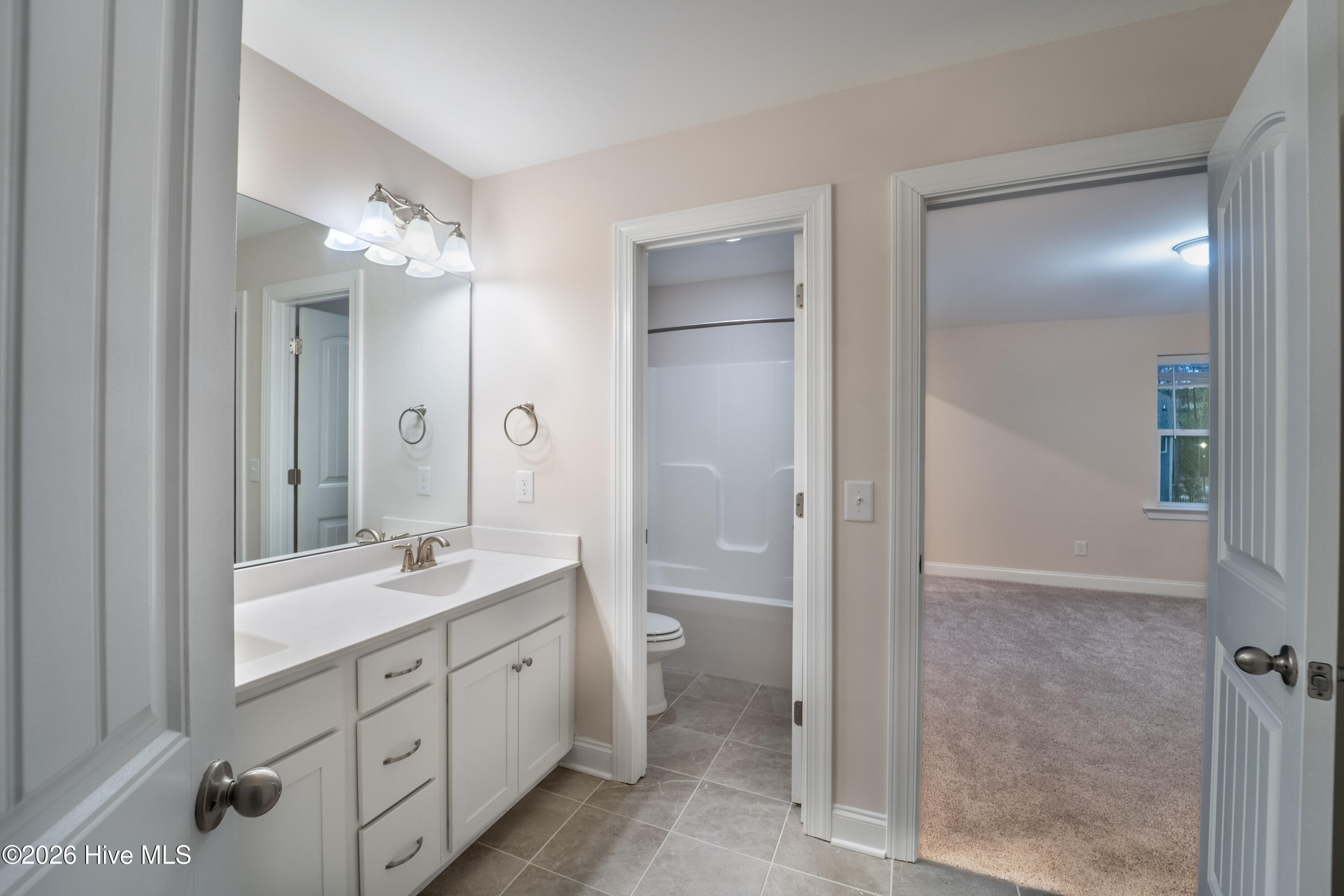 100553861 | Photo 24