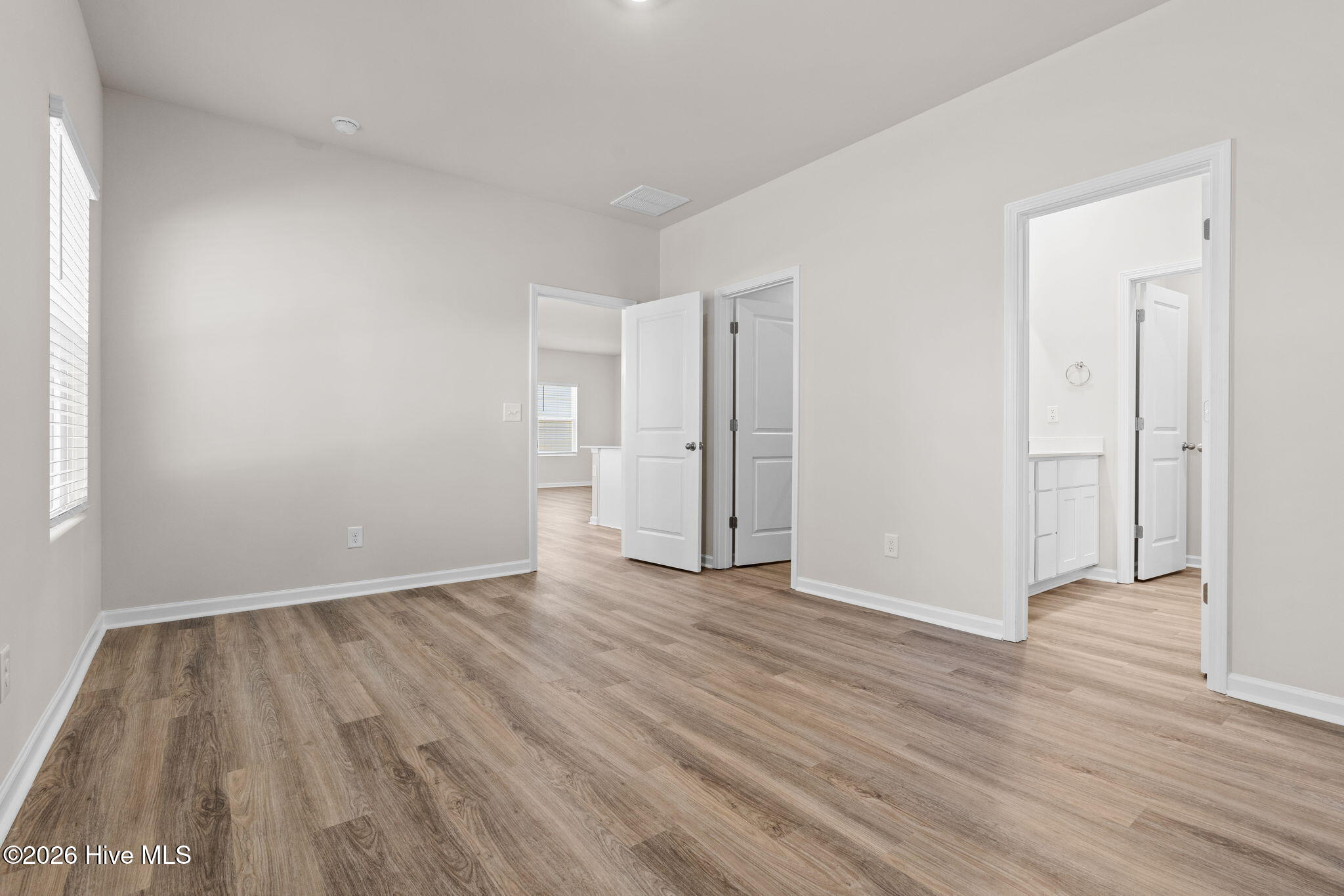 100563923 | Photo 14