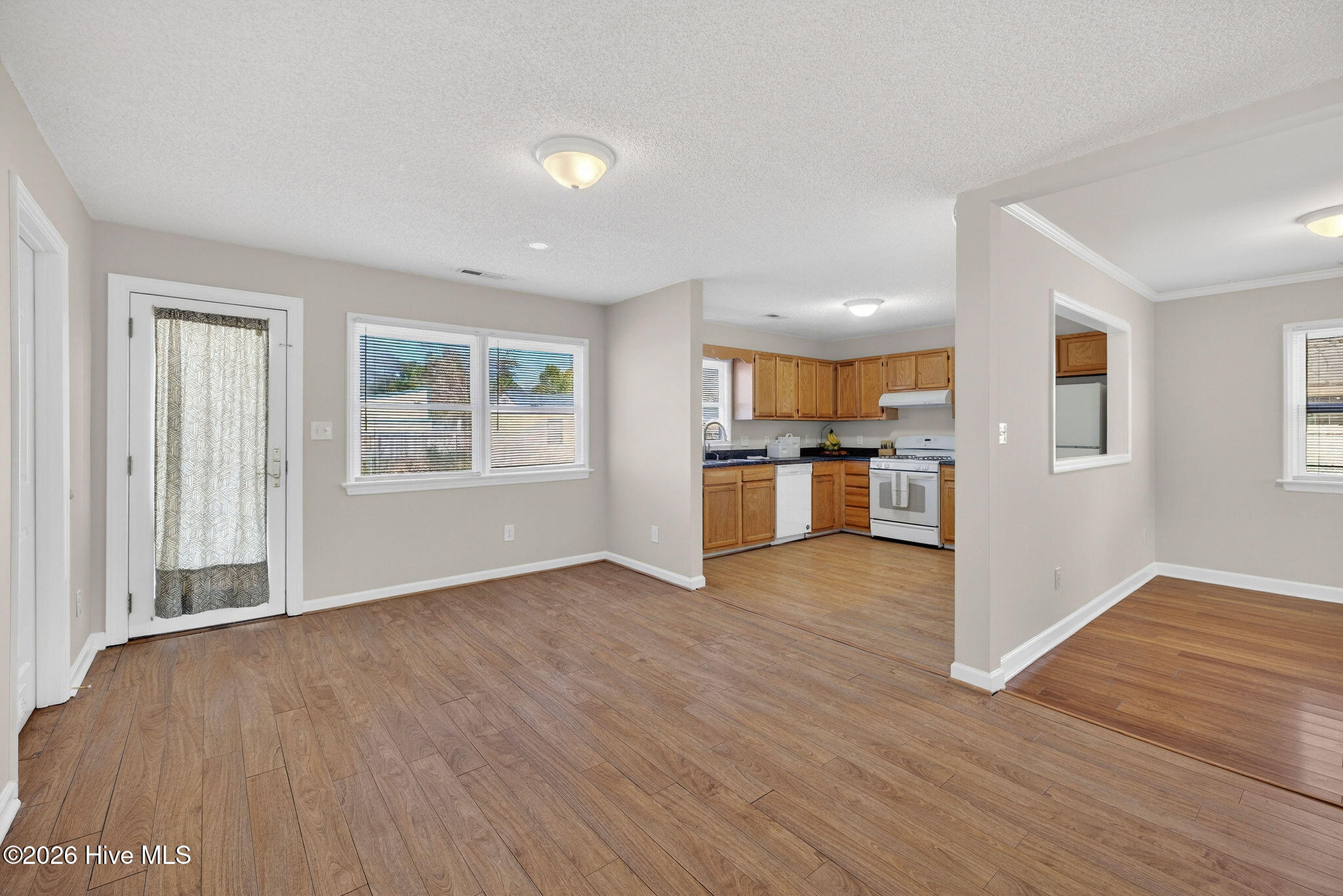 100545723 | Photo 13