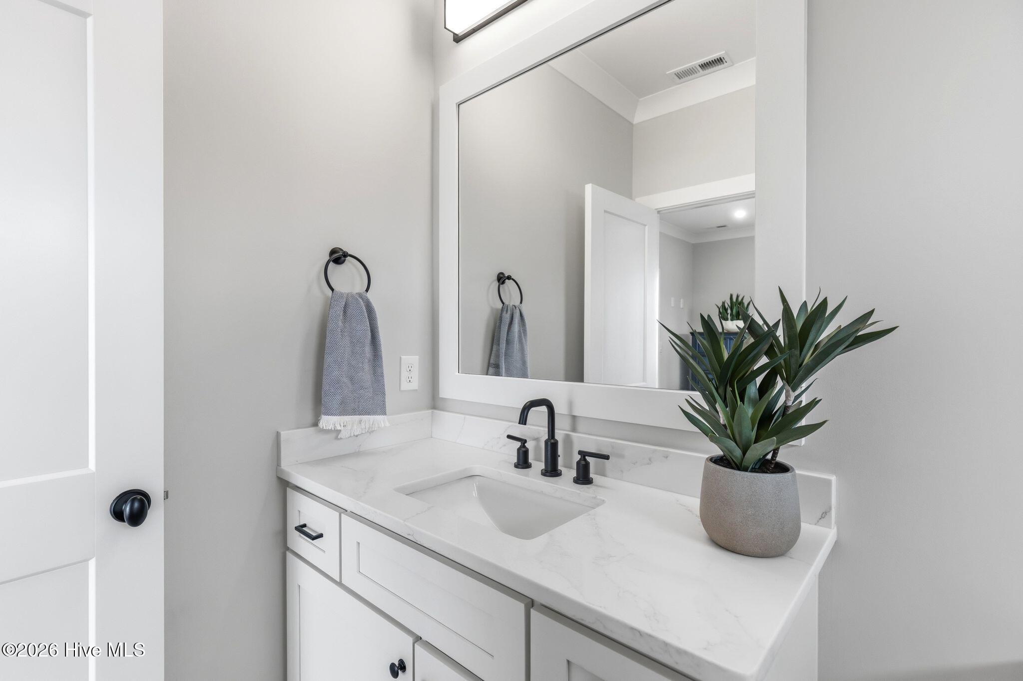 100544880 | Photo 25