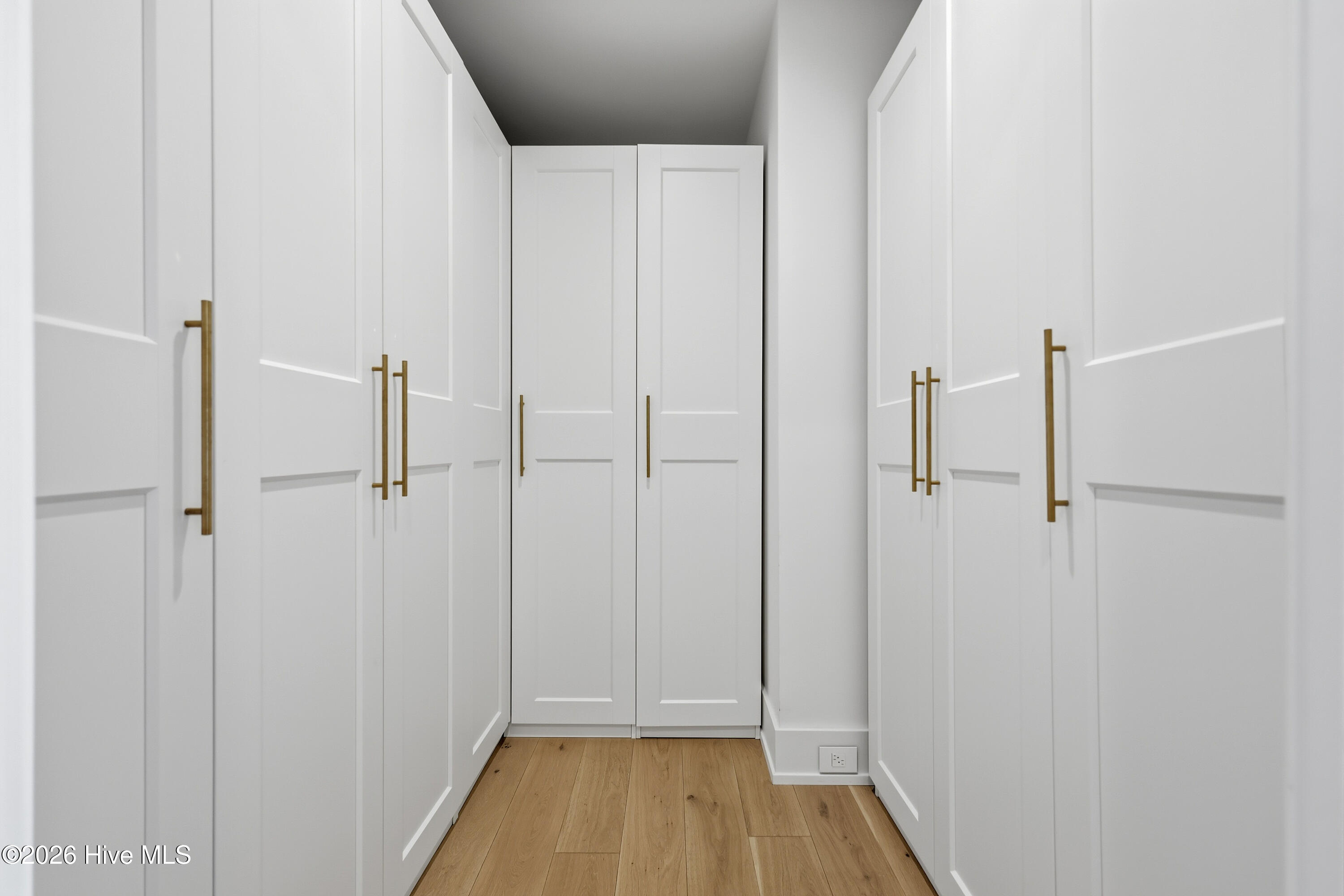 100554567 | Photo 34