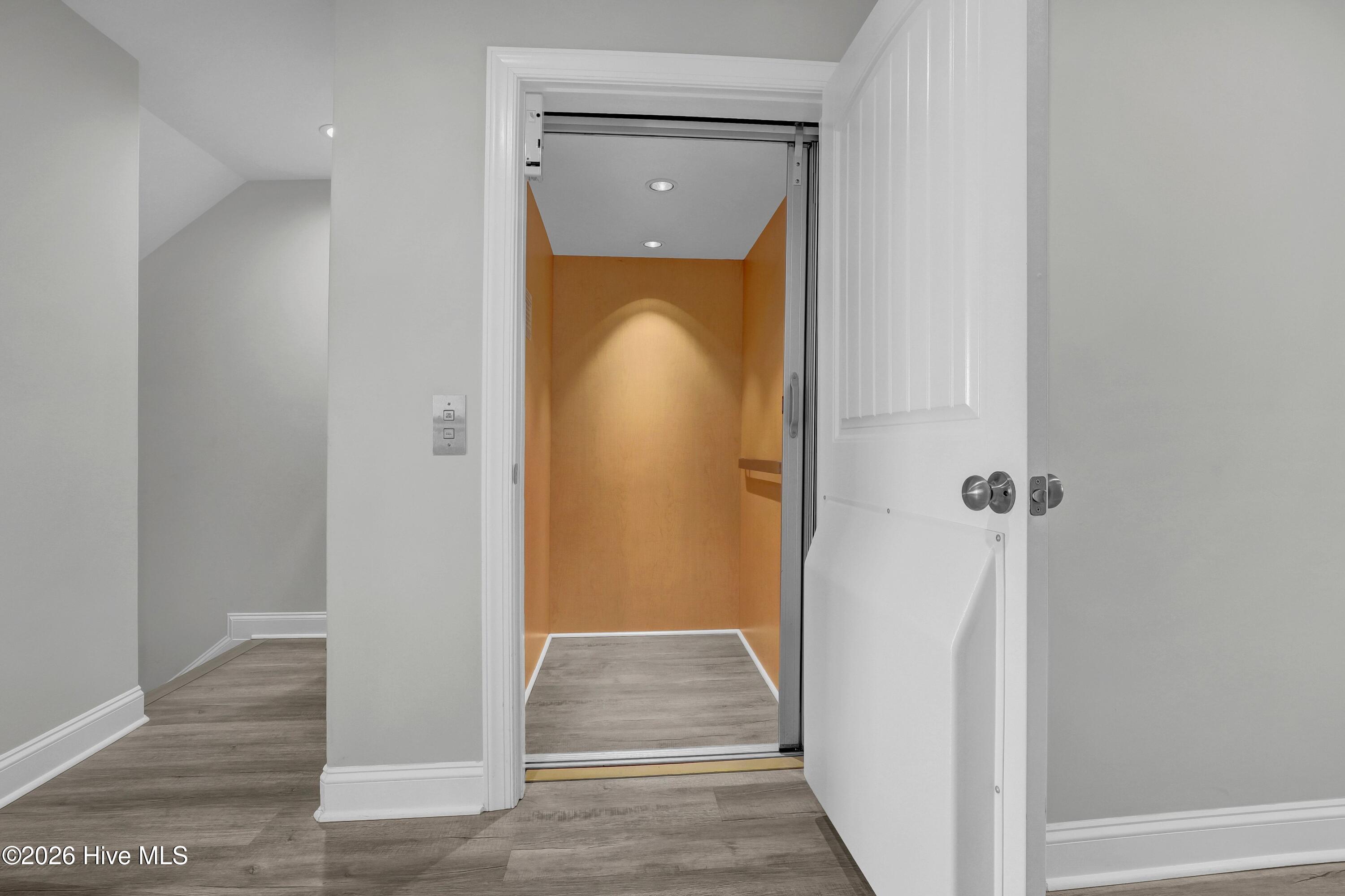 100554934 | Photo 23