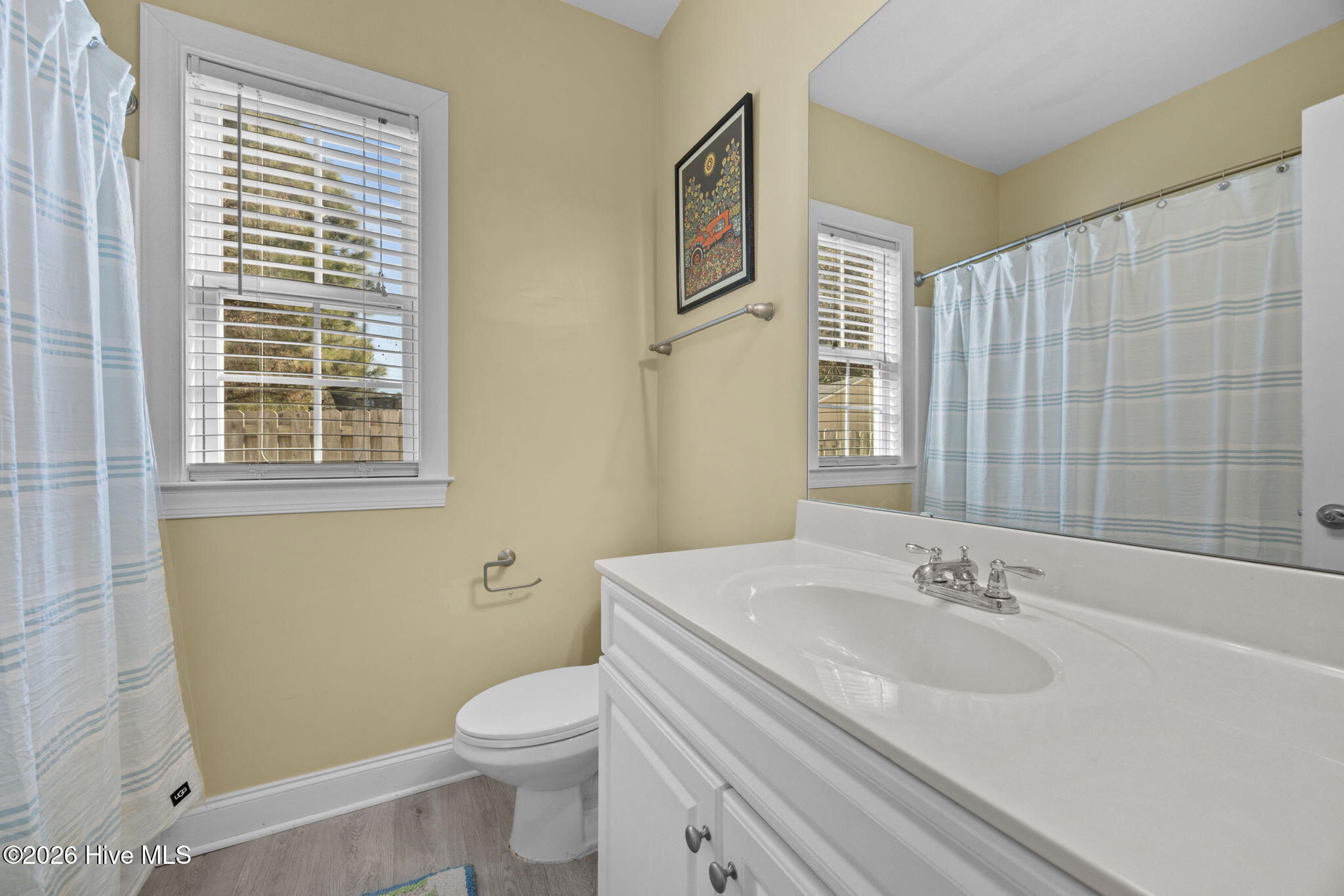 100548073 | Photo 32