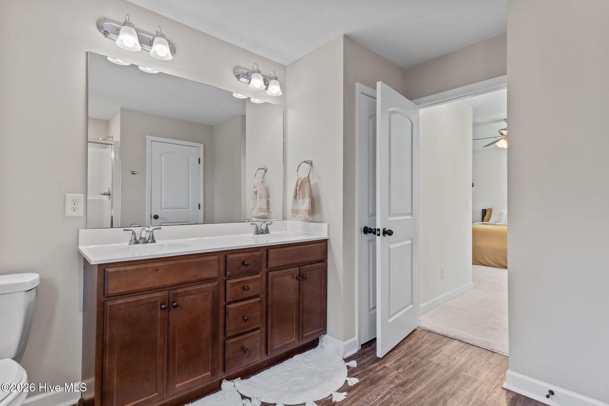 100568670 | Photo 32