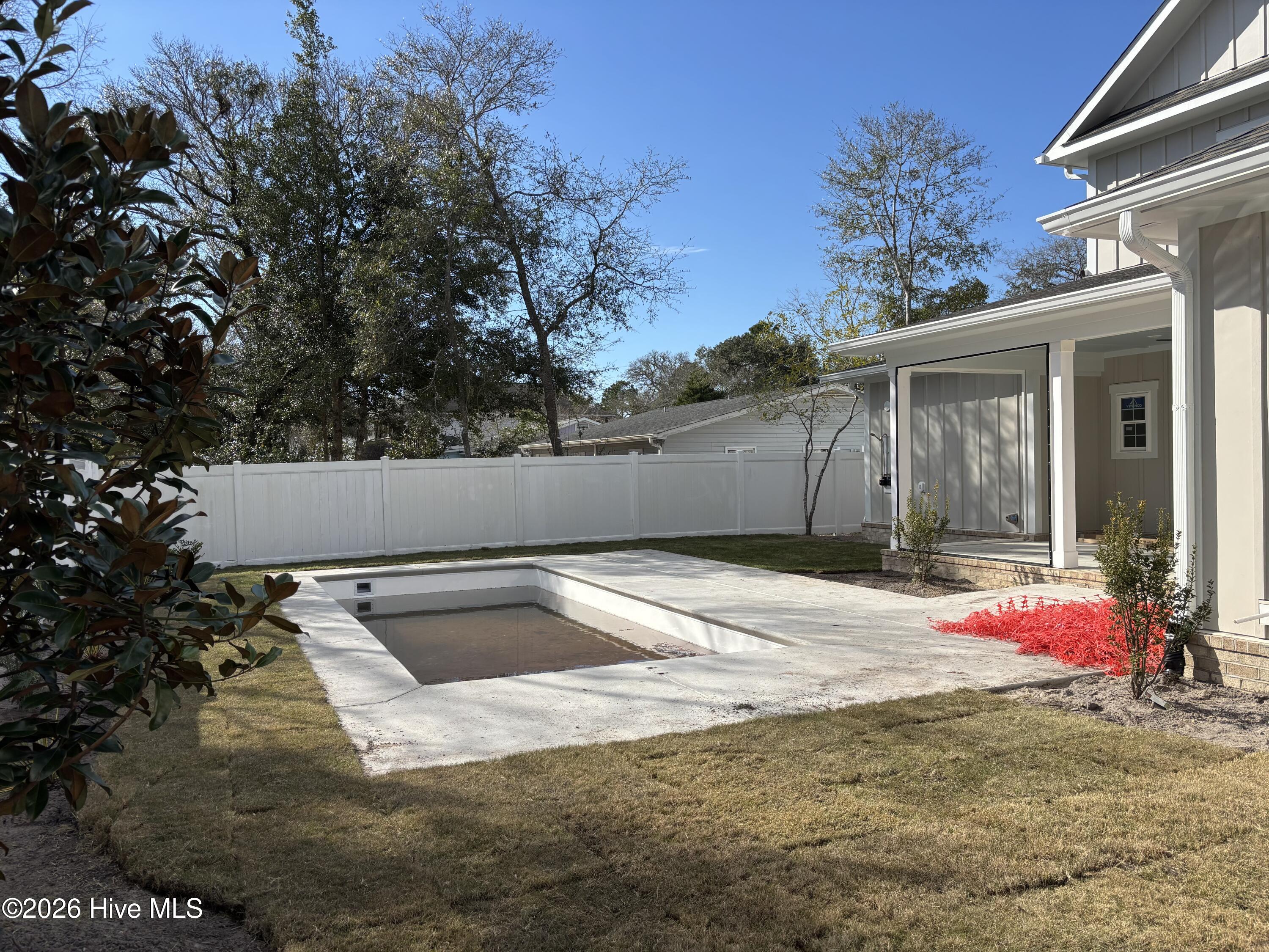 100516675 | Photo 45