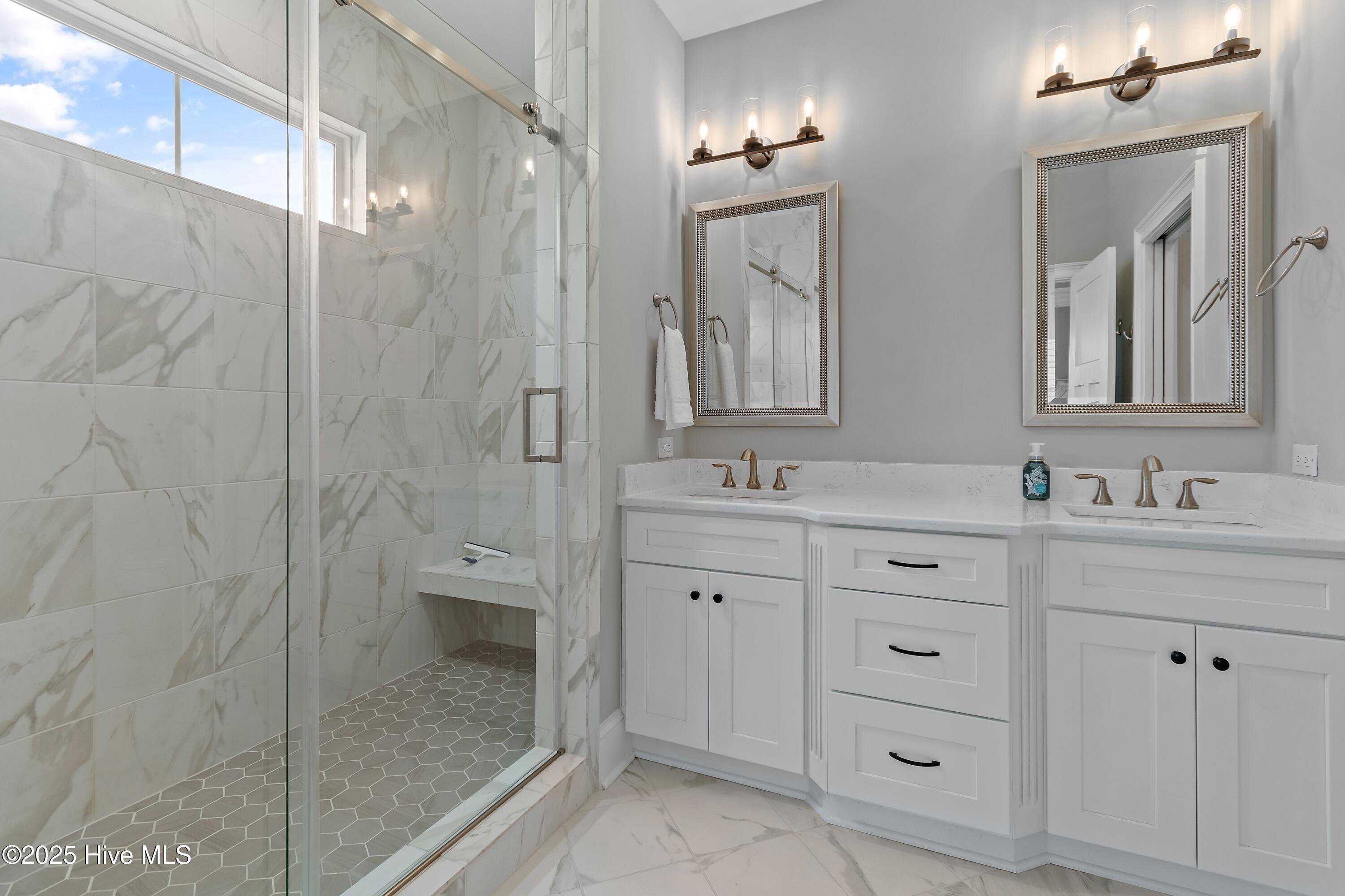 100551206 | Photo 33