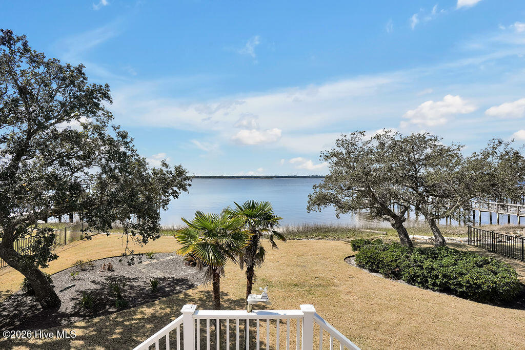 100563710 | Photo 52