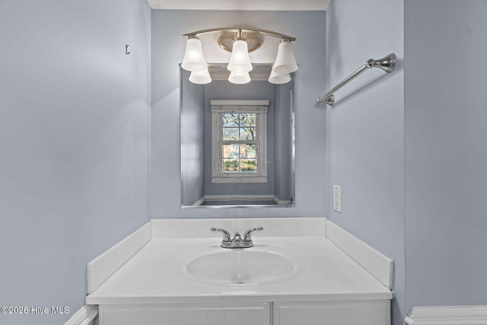 100550743 | Photo 40