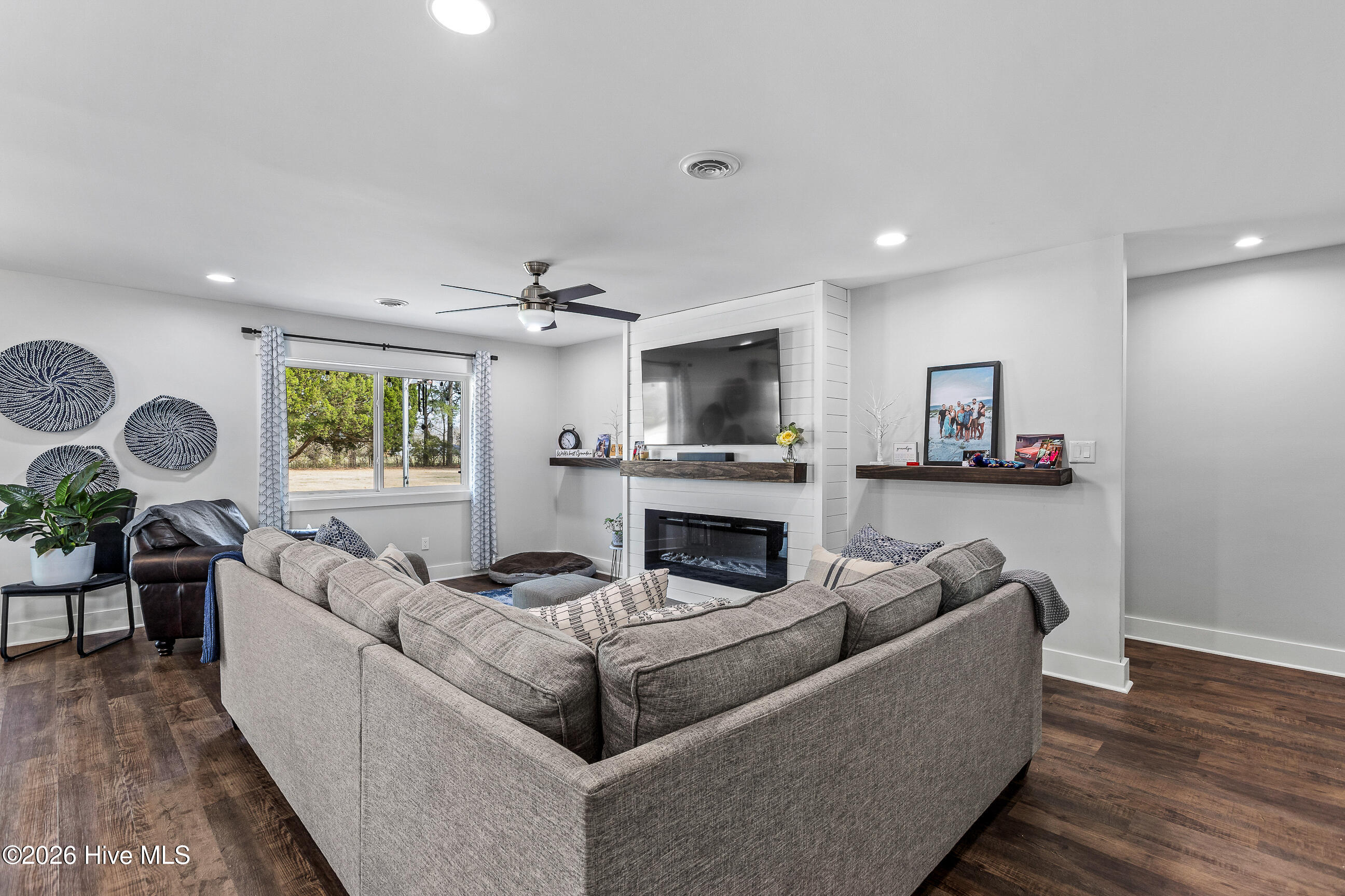 100559929 | Photo 15