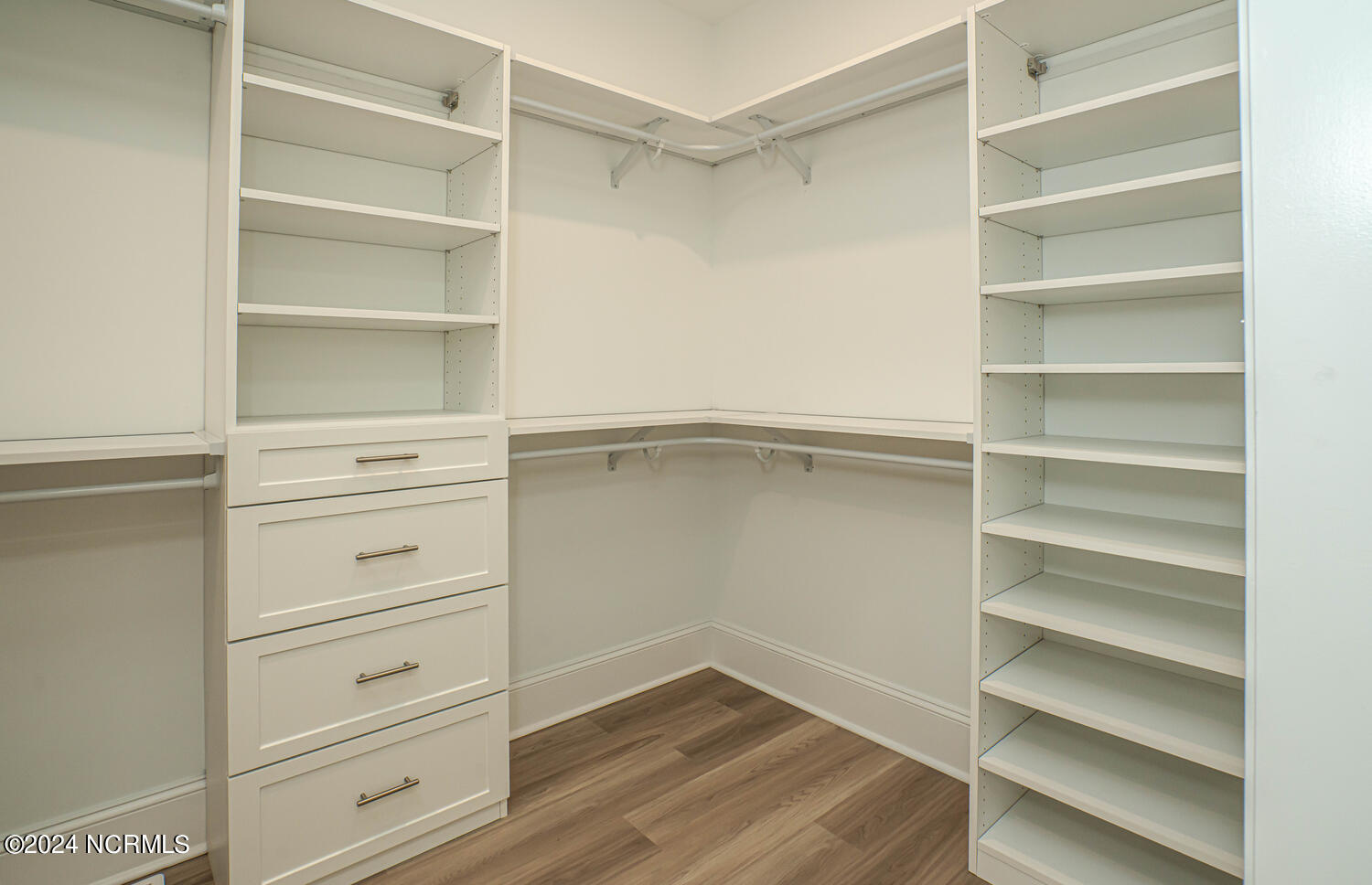 100518368 | Photo 50