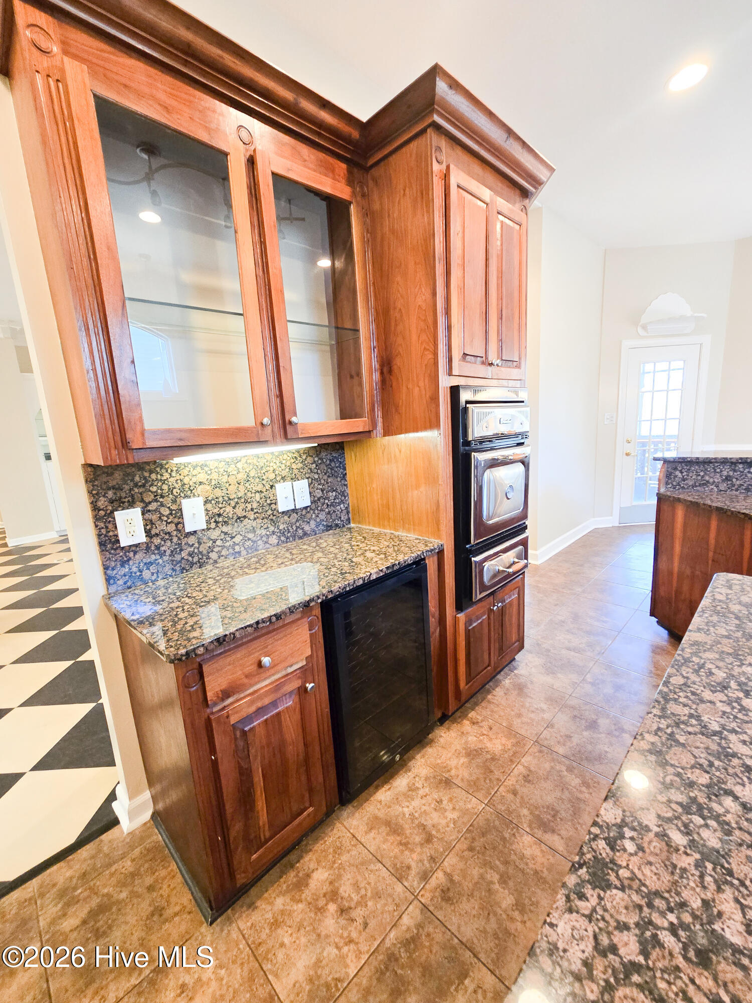 100558924 | Photo 14