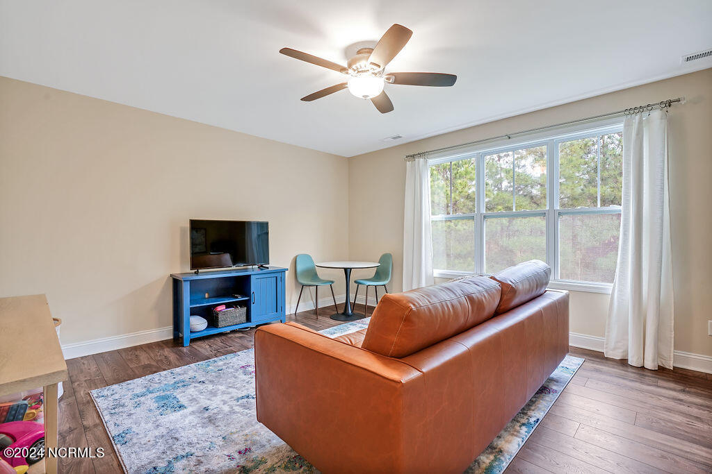 100565738 | Photo 33