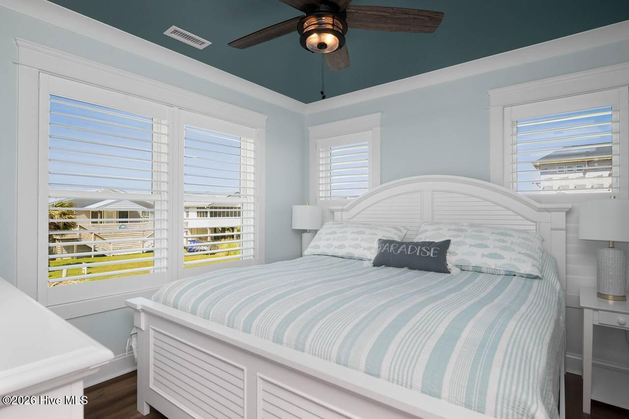 100560212 | Photo 127