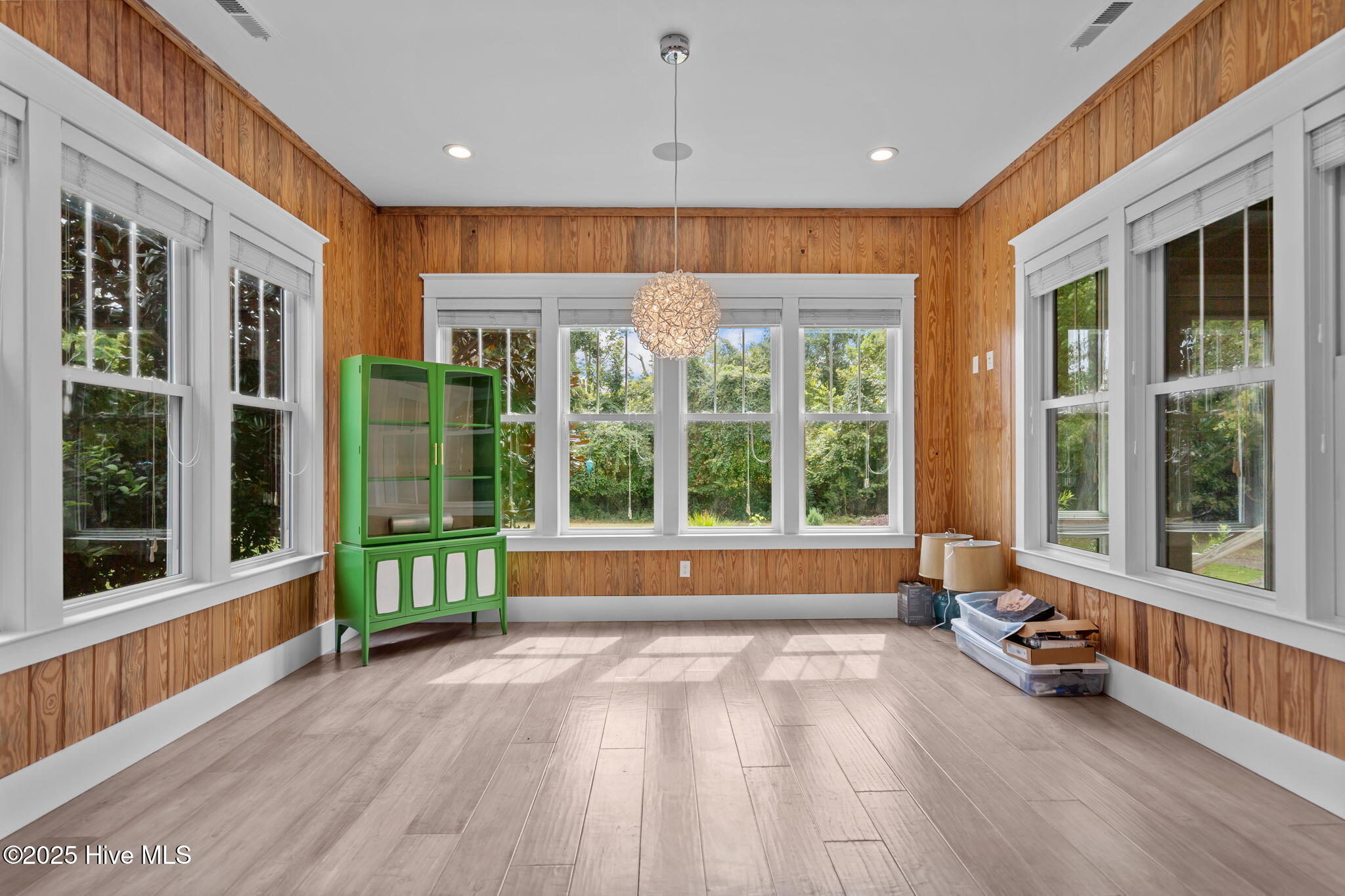 100532333 | Photo 25