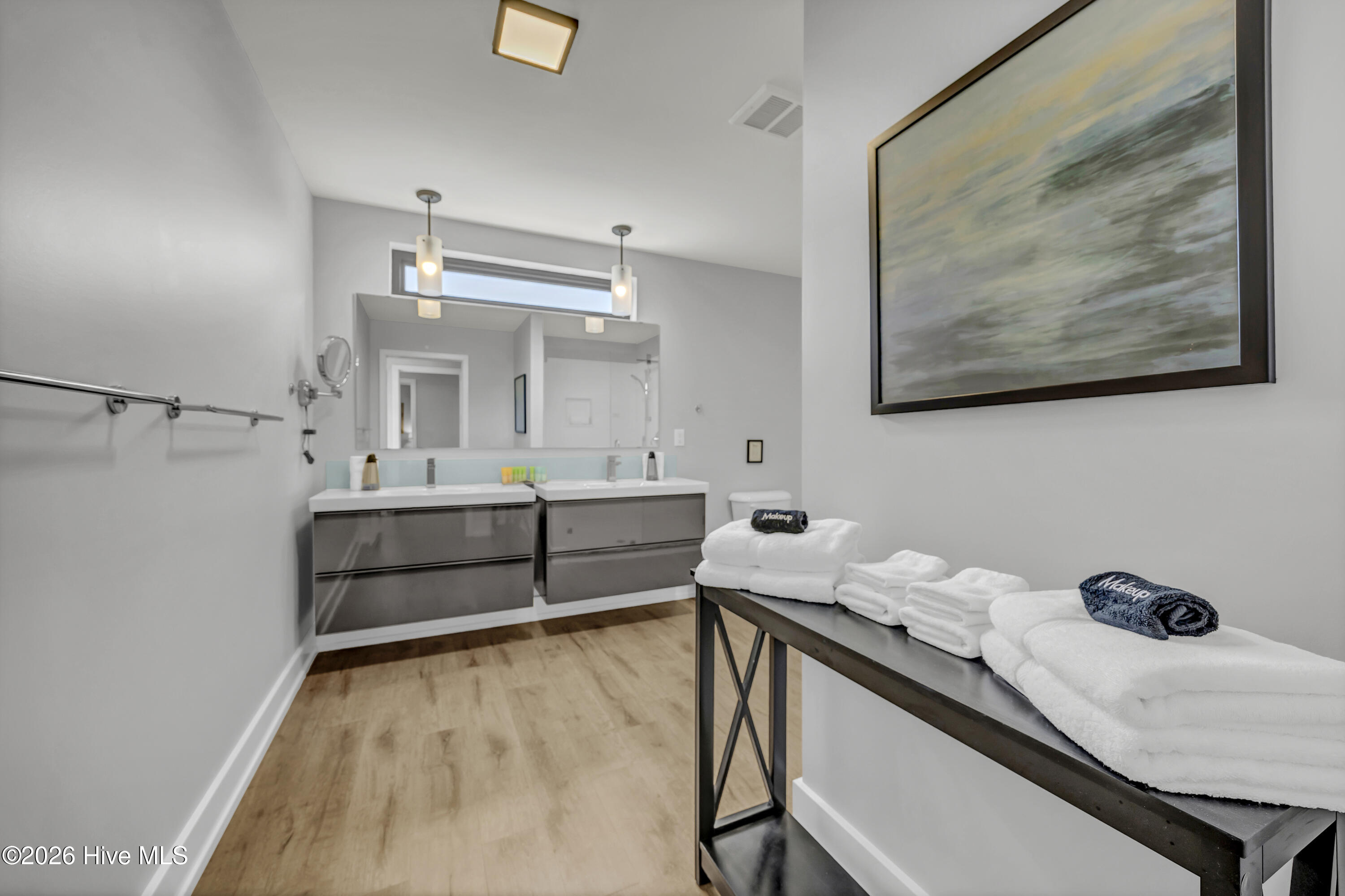 100565280 | Photo 65