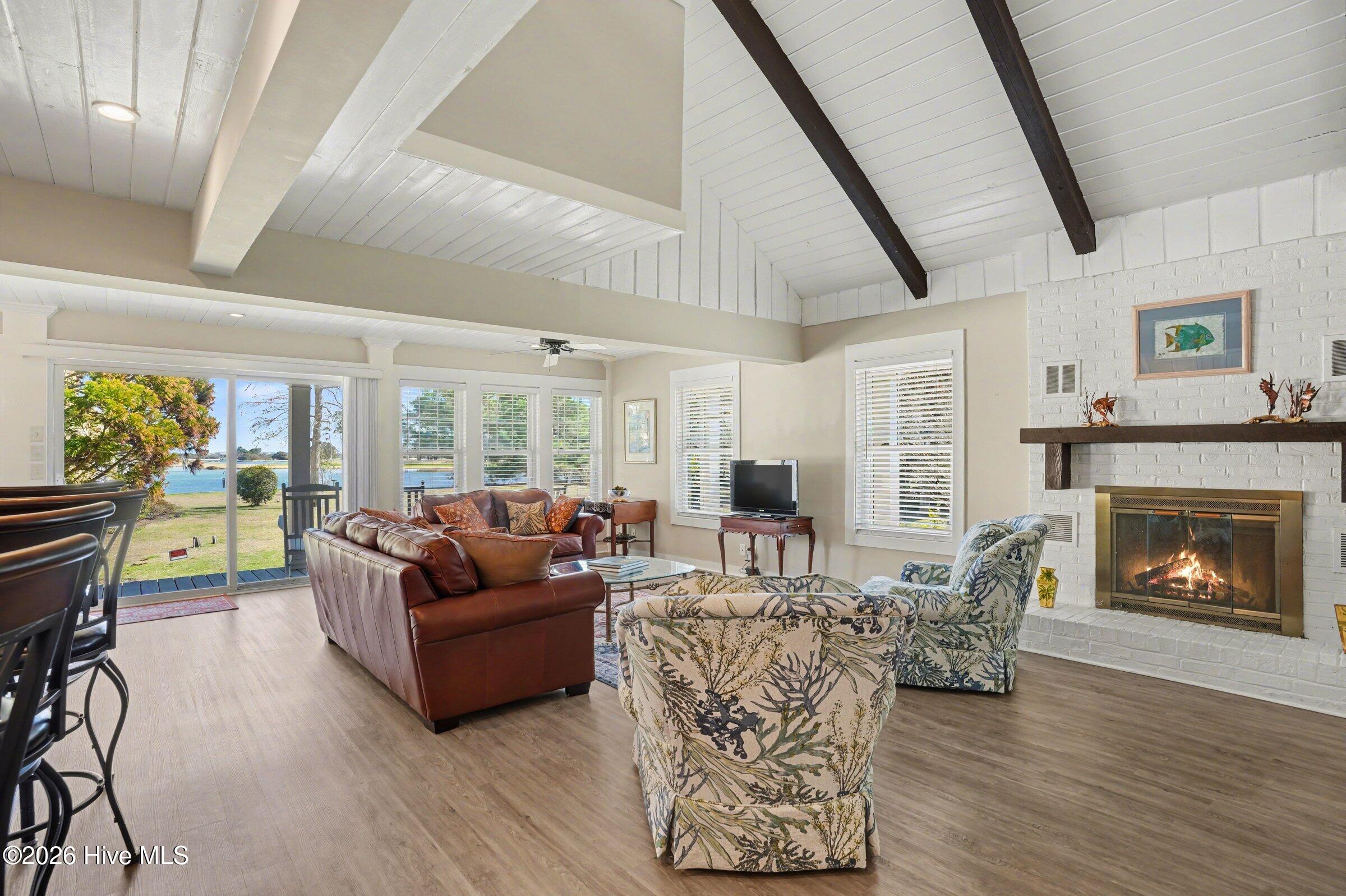 100561753 | Photo 15