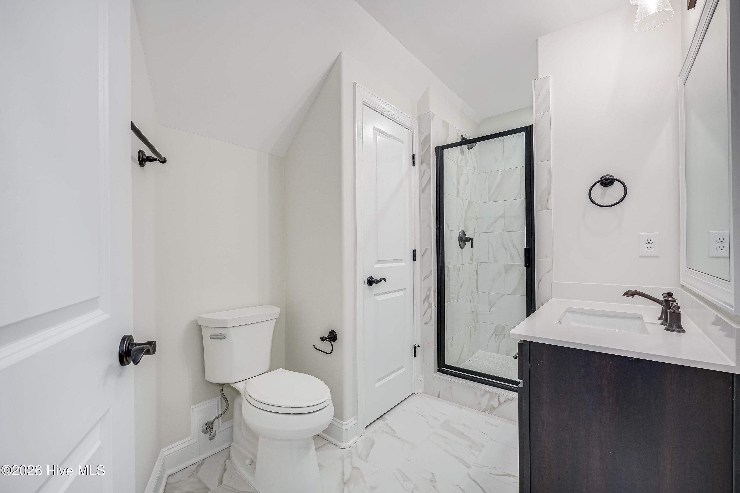 100564282 | Photo 34