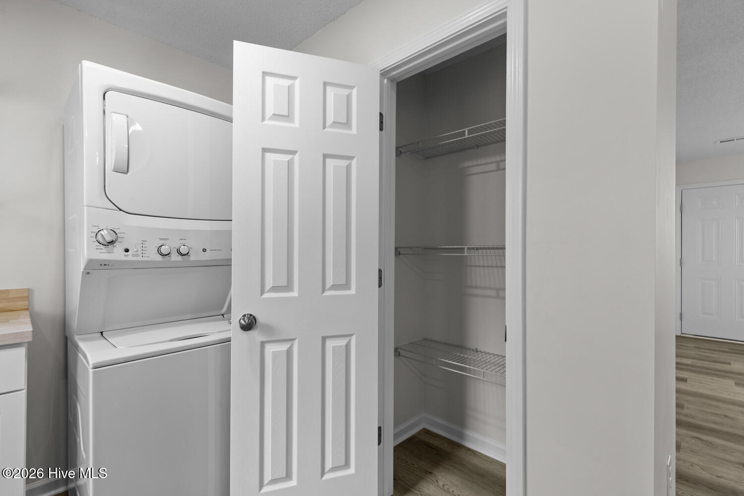 100552070 | Photo 14