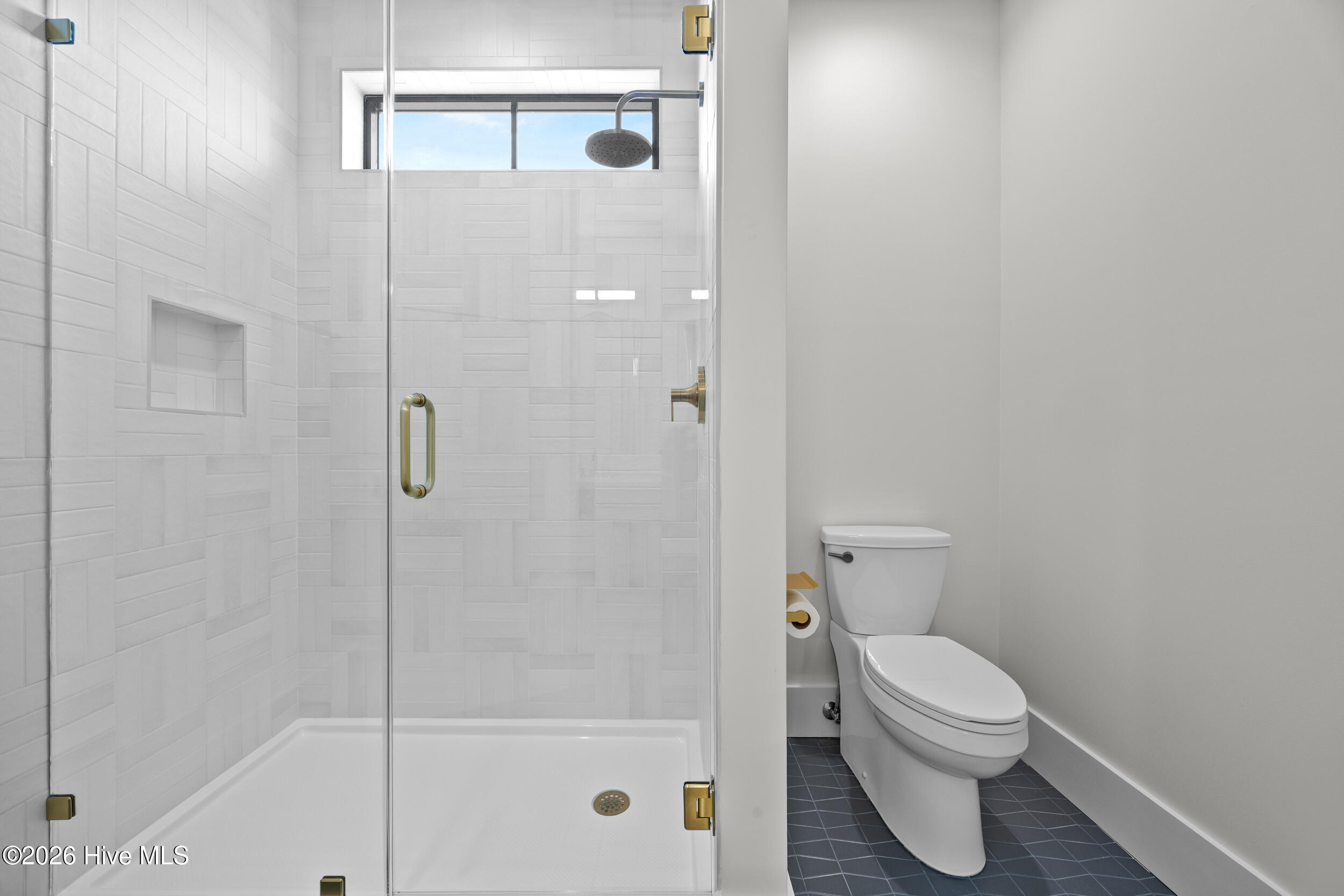 100561987 | Photo 61