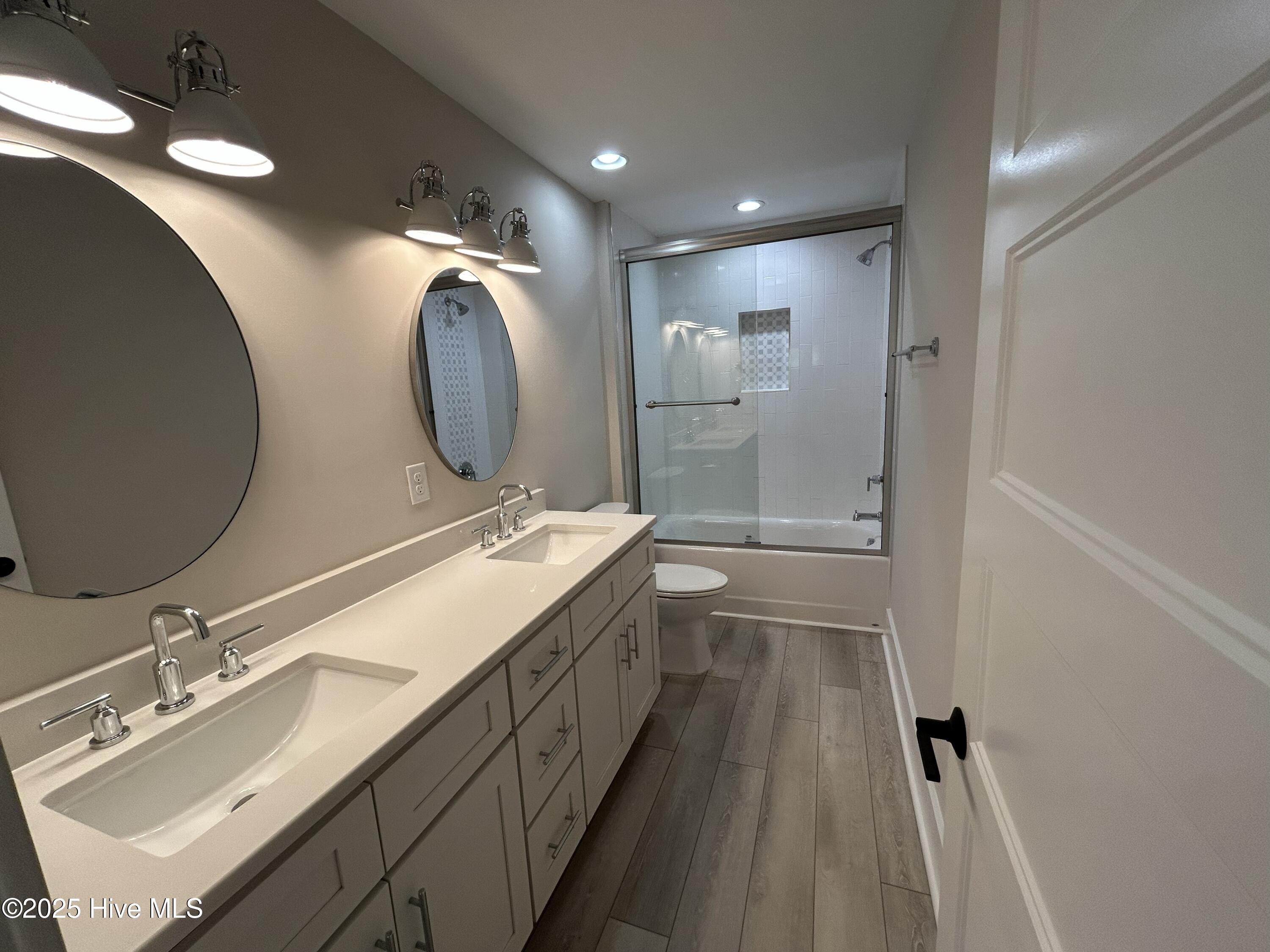 100541587 | Photo 30