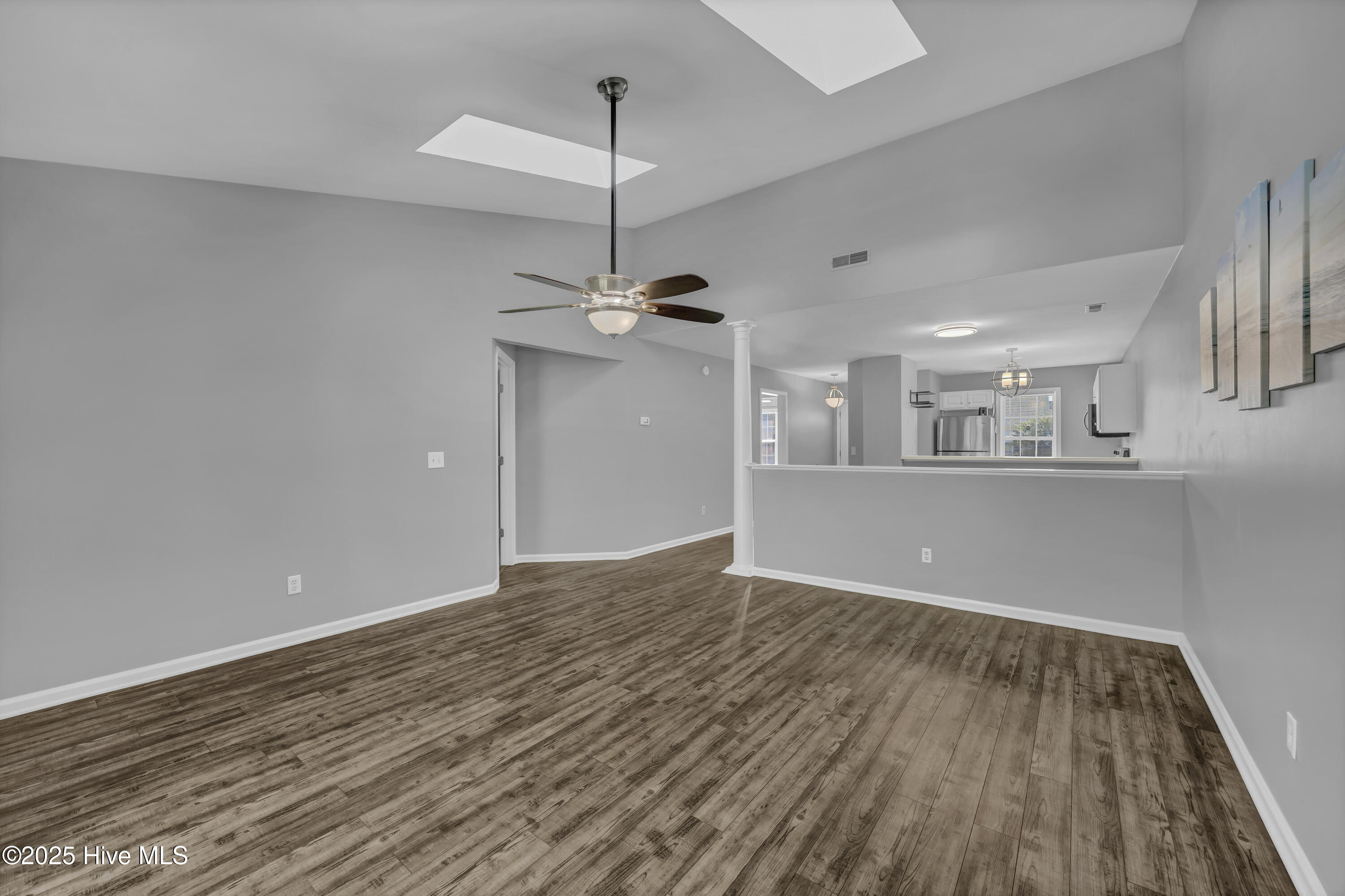 100544412 | Photo 15