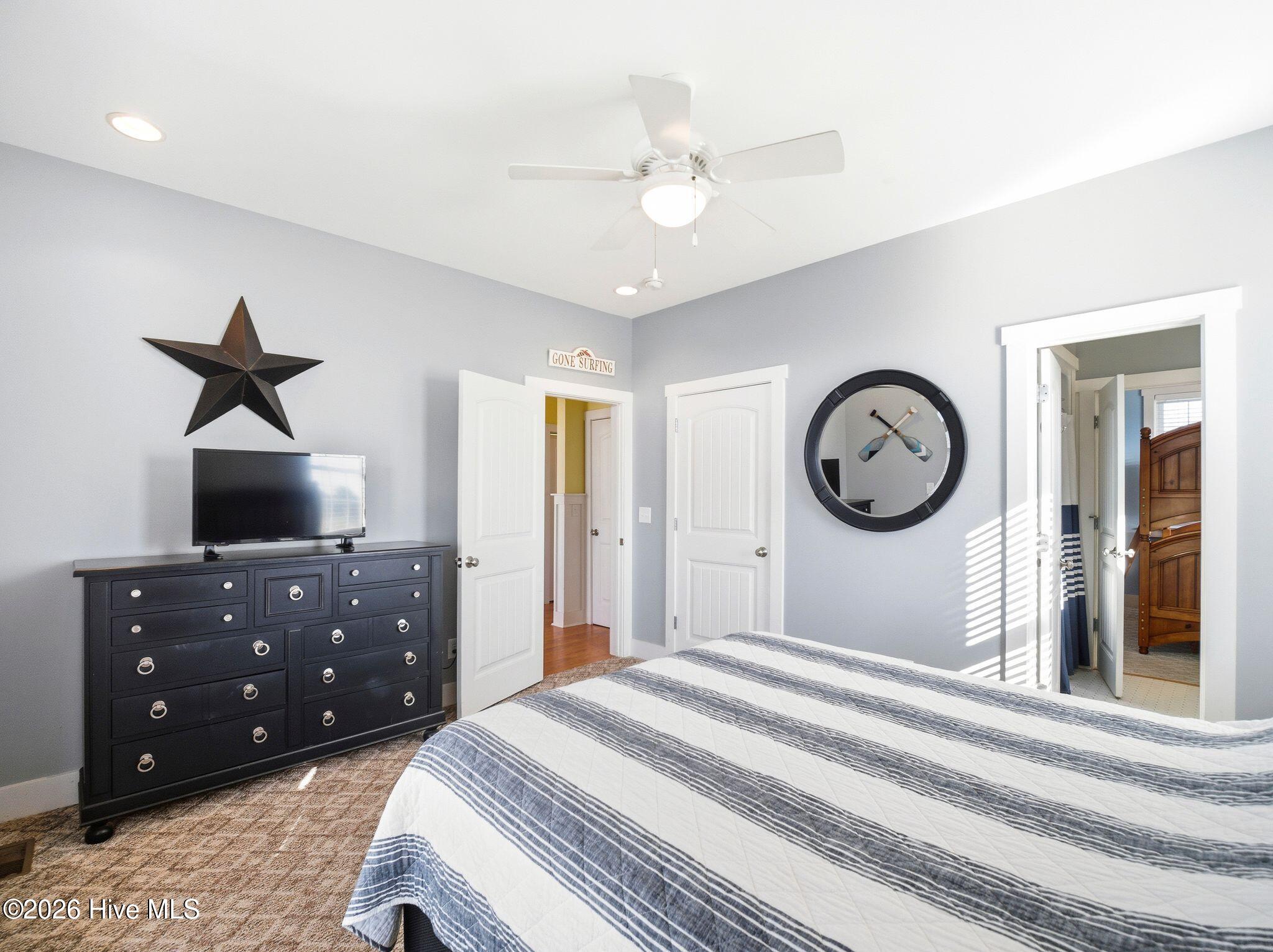 100569349 | Photo 41