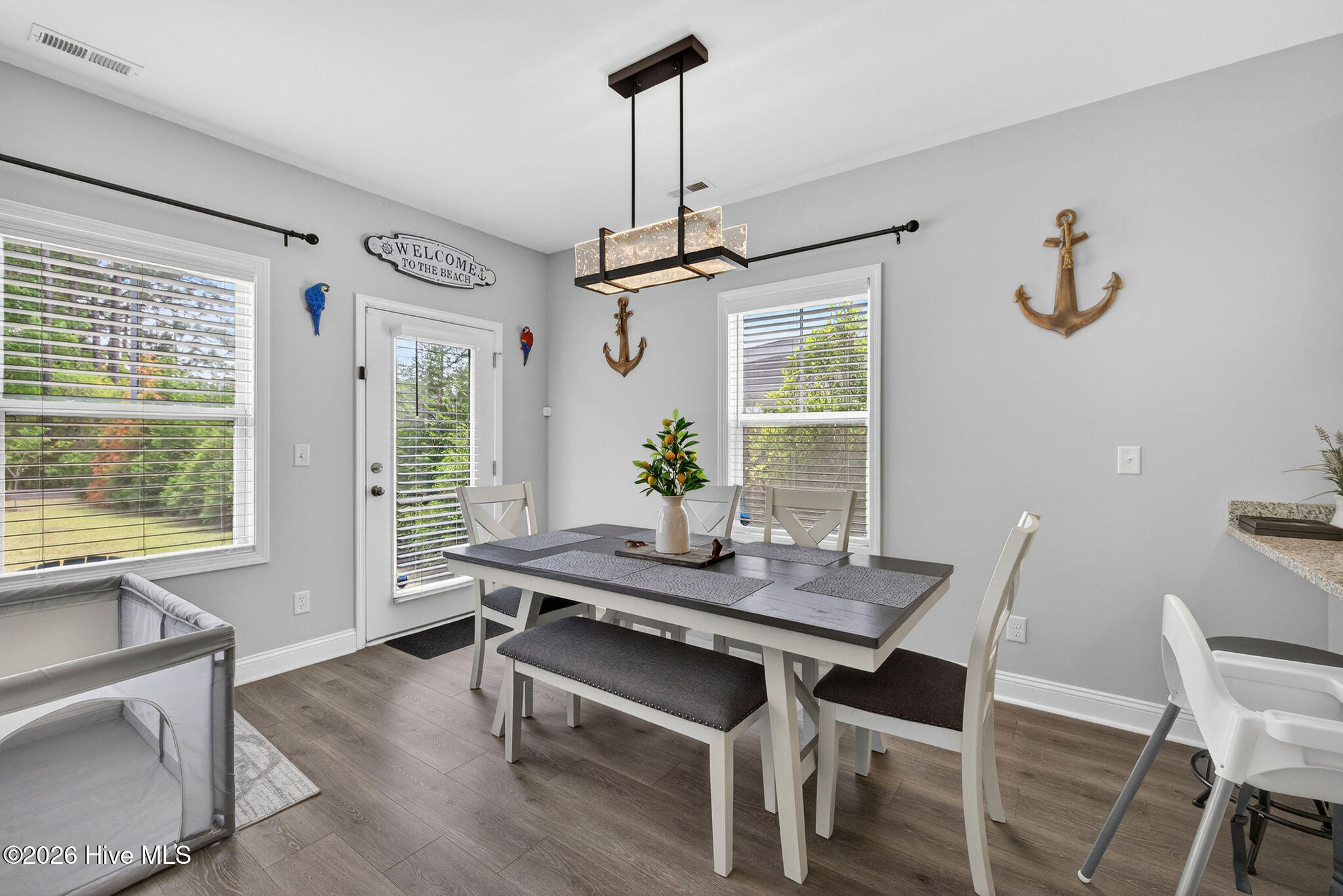 100570074 | Photo 12