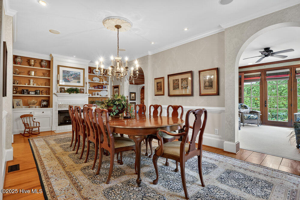 100560338 | Photo 46