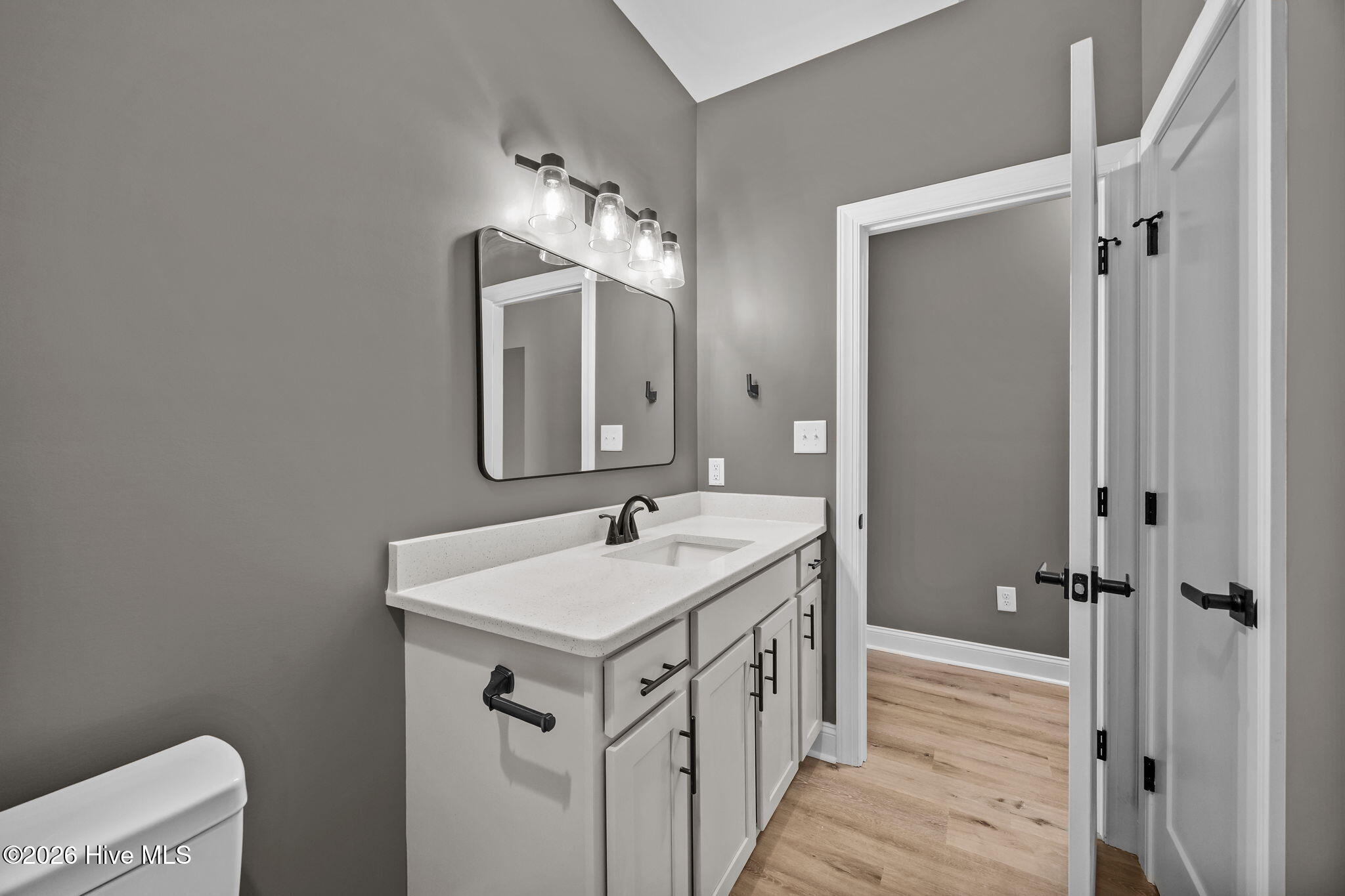 100569181 | Photo 28