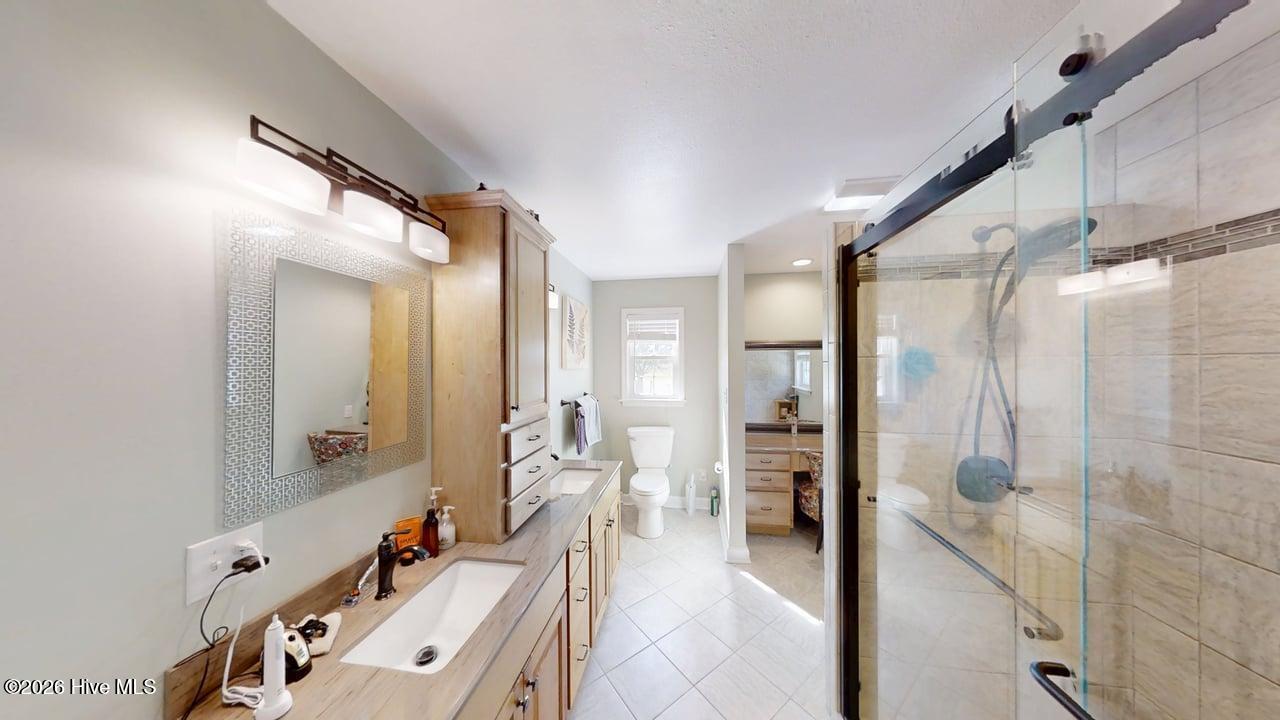 100570322 | Photo 24