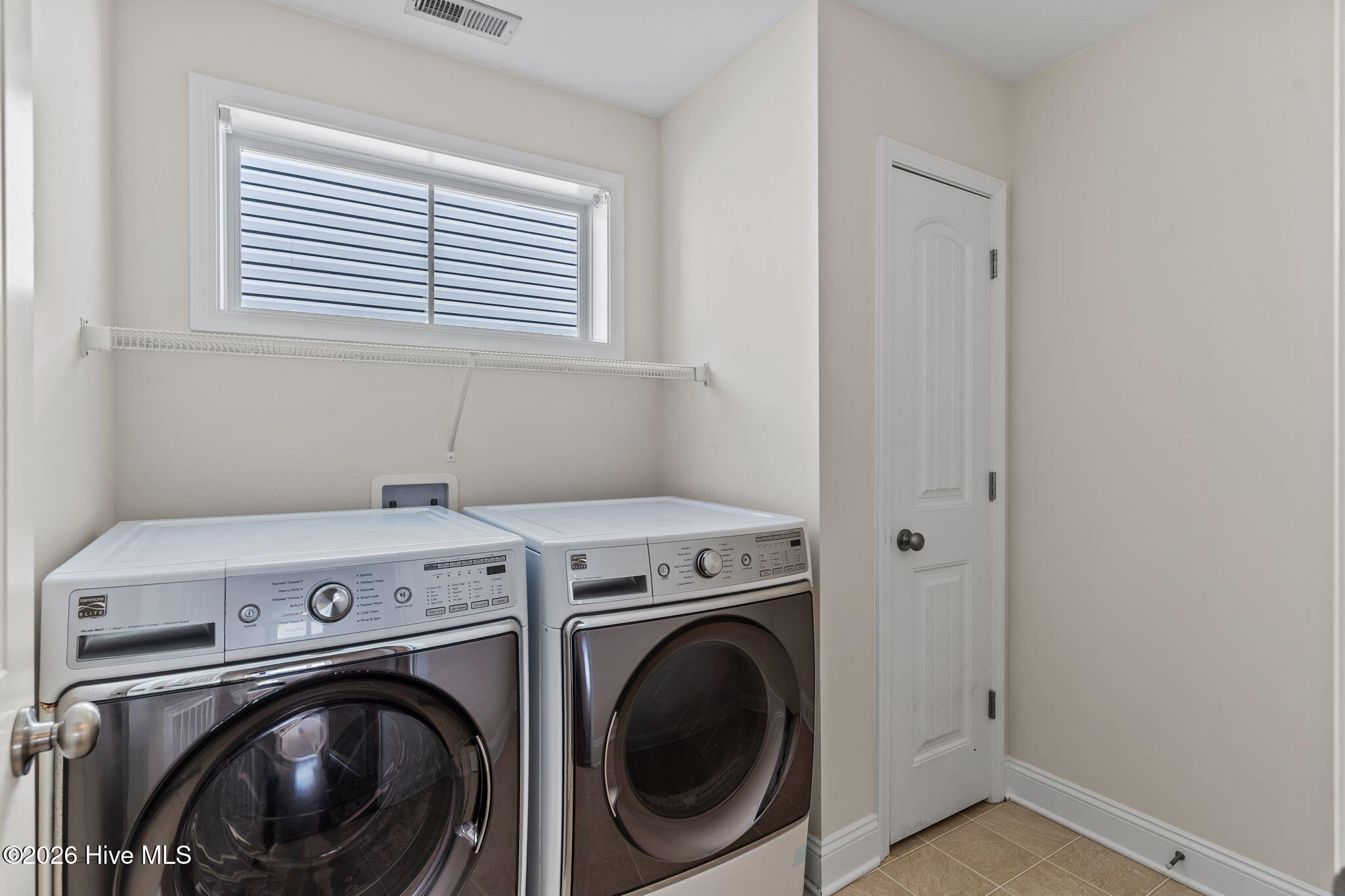 100560294 | Photo 41