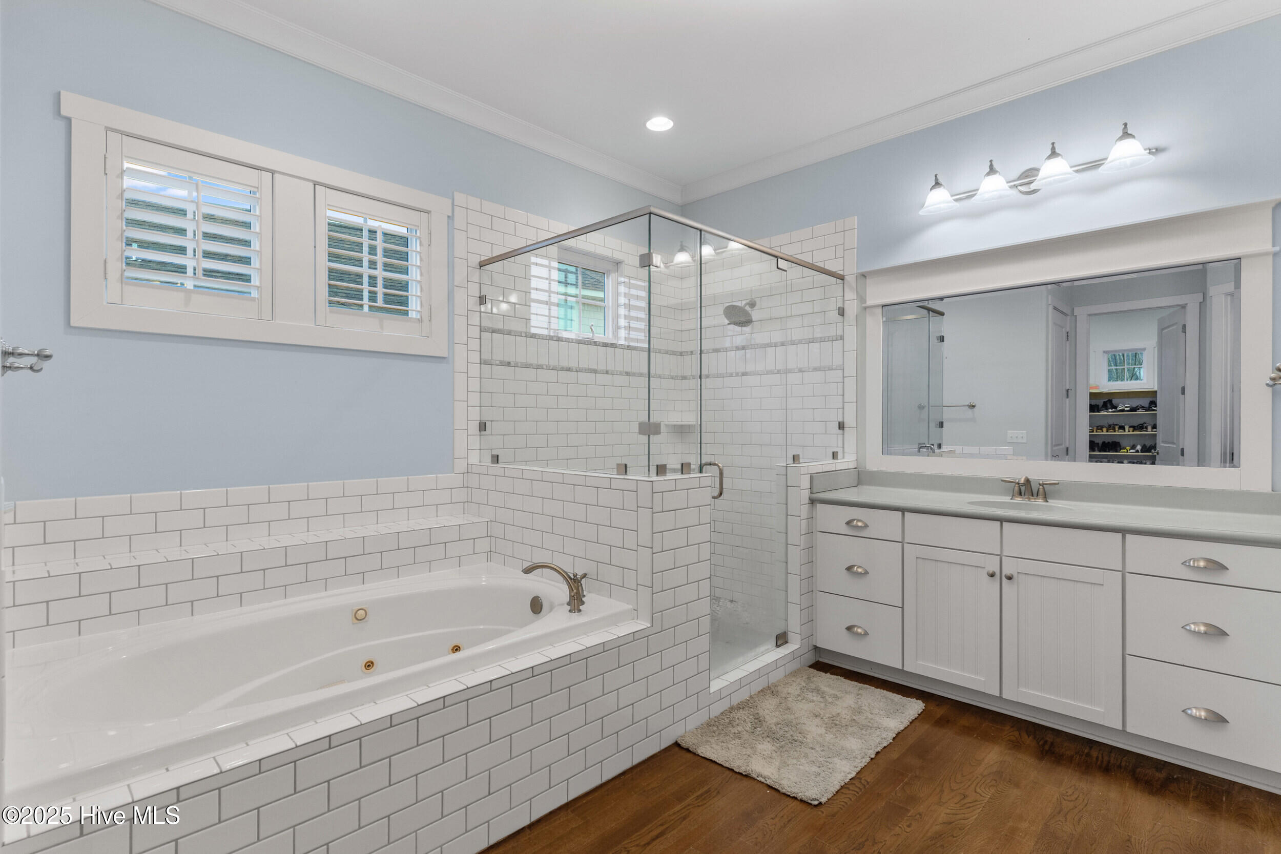 100524875 | Photo 22