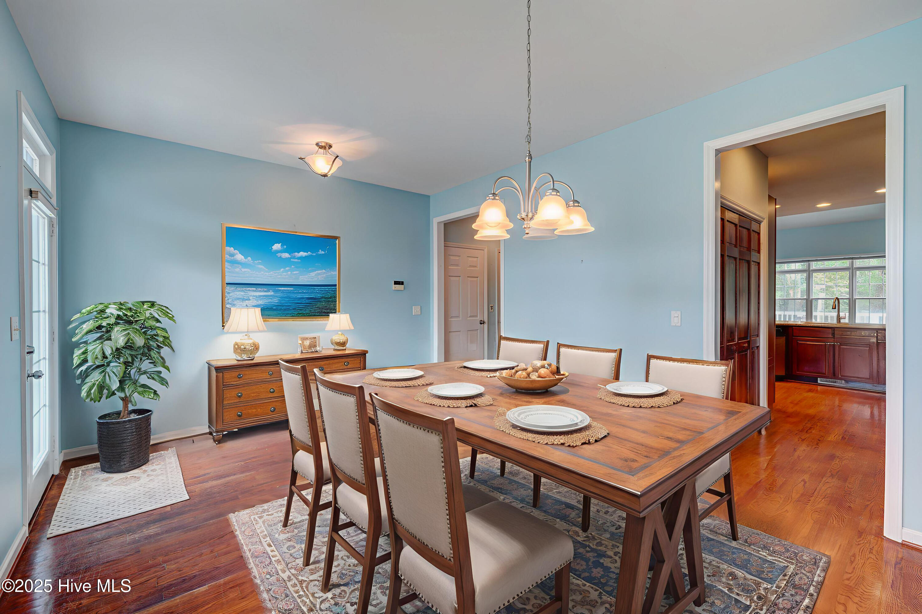 100526585 | Photo 12