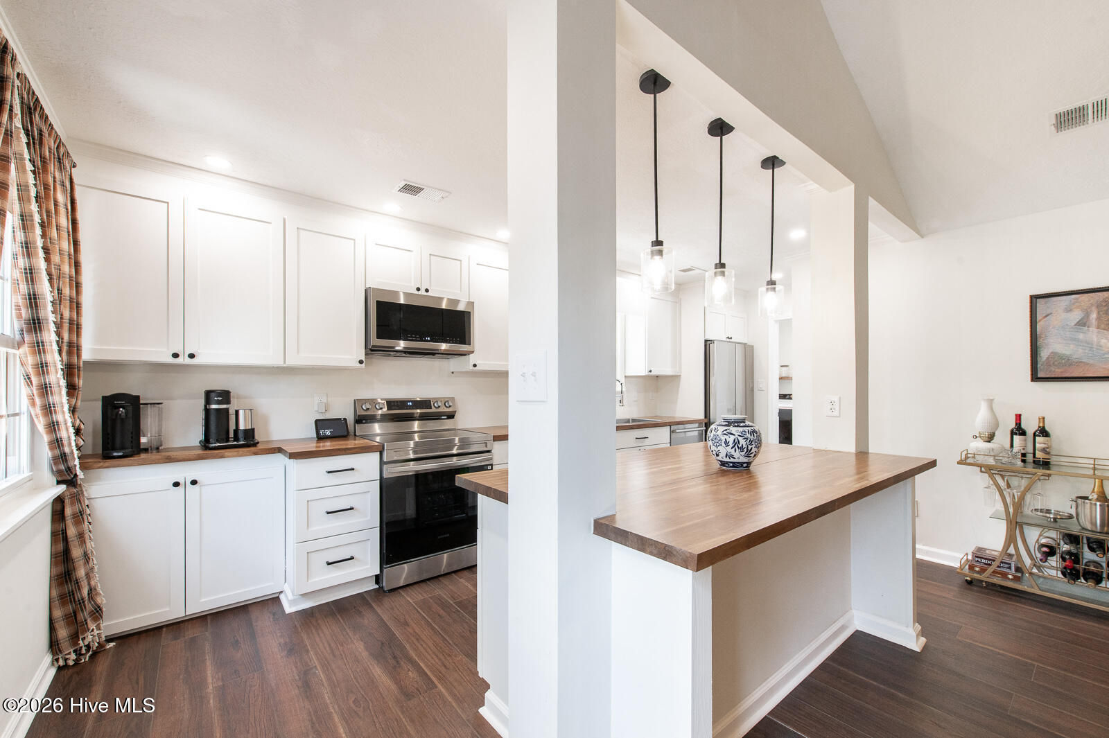 Kitchen with Island!