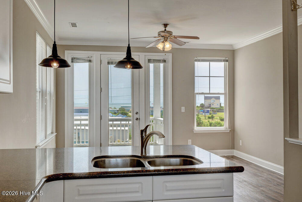 100550510 | Photo 12