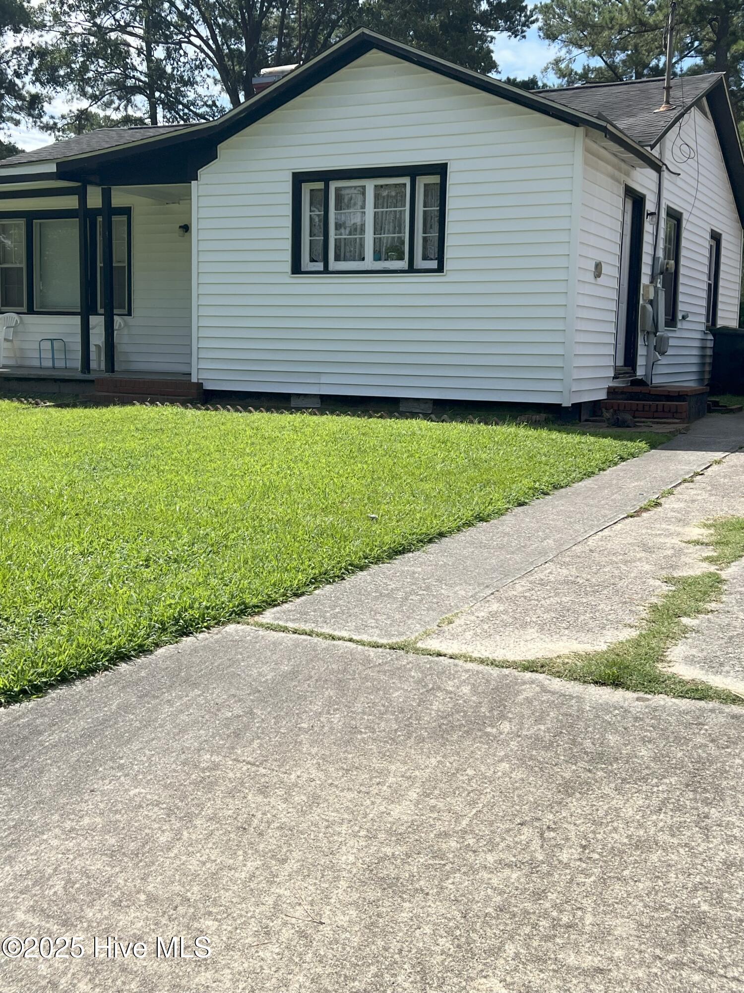 605 Grove NE-front-drive