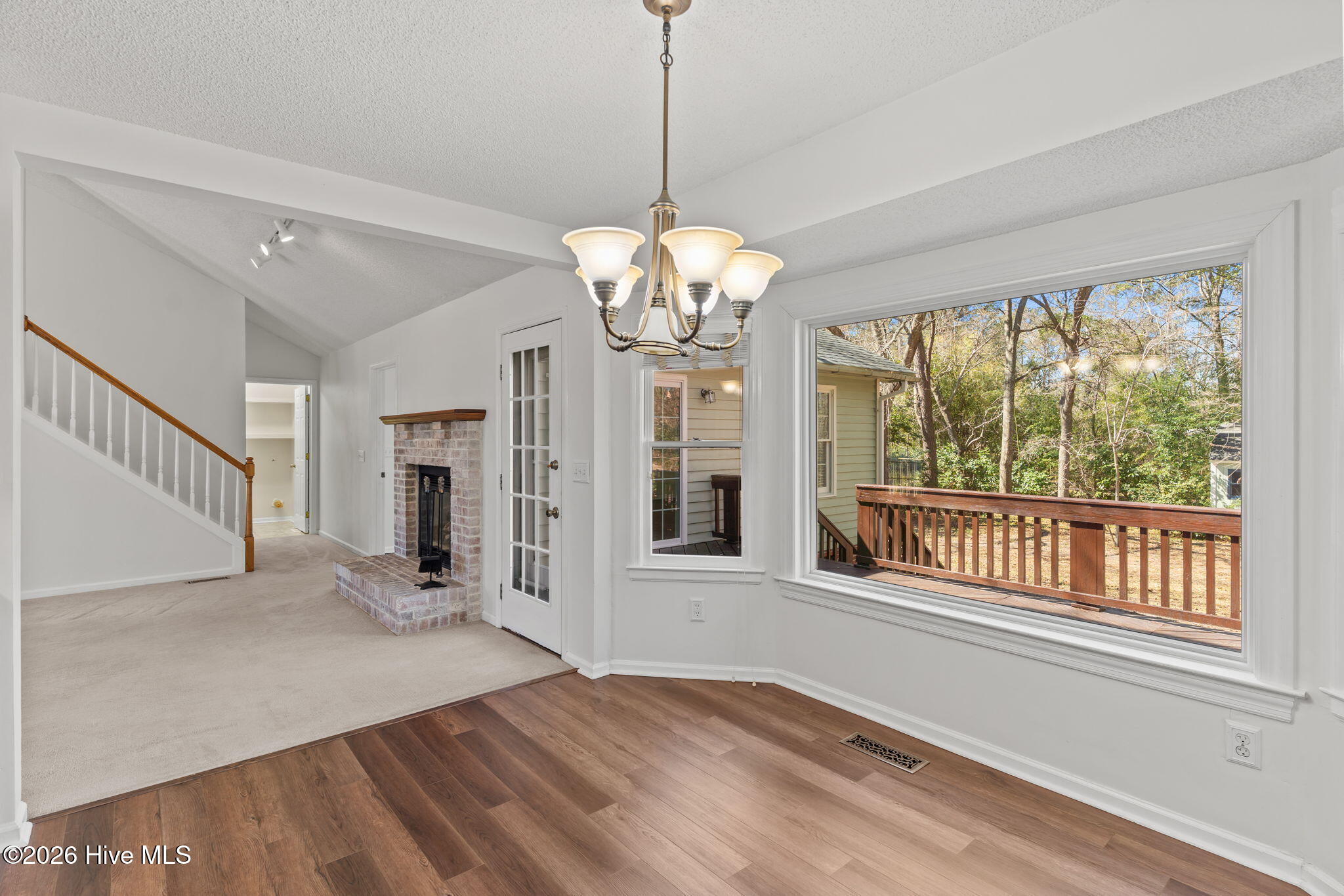 100556740 | Photo 11