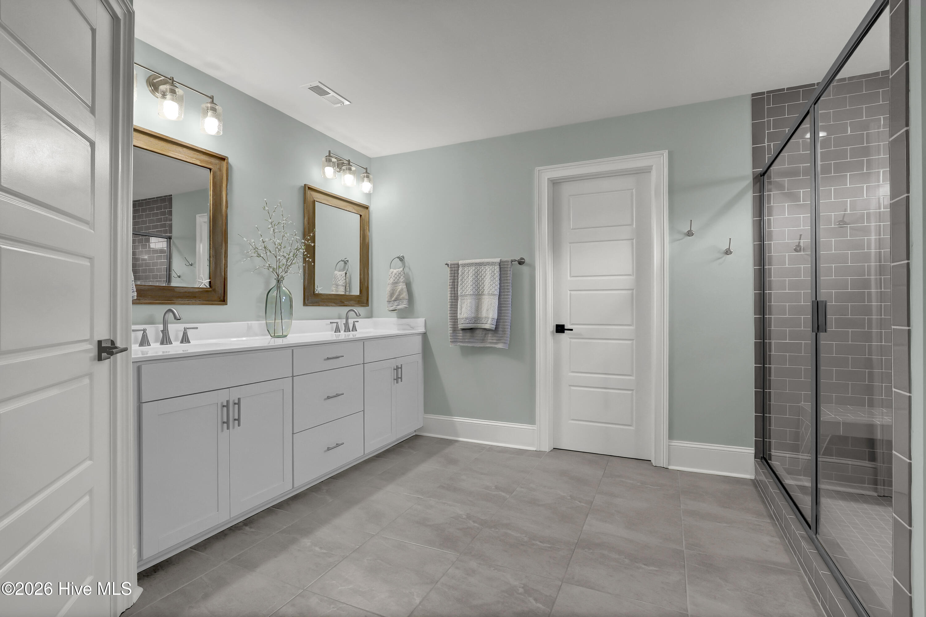 100558429 | Photo 29