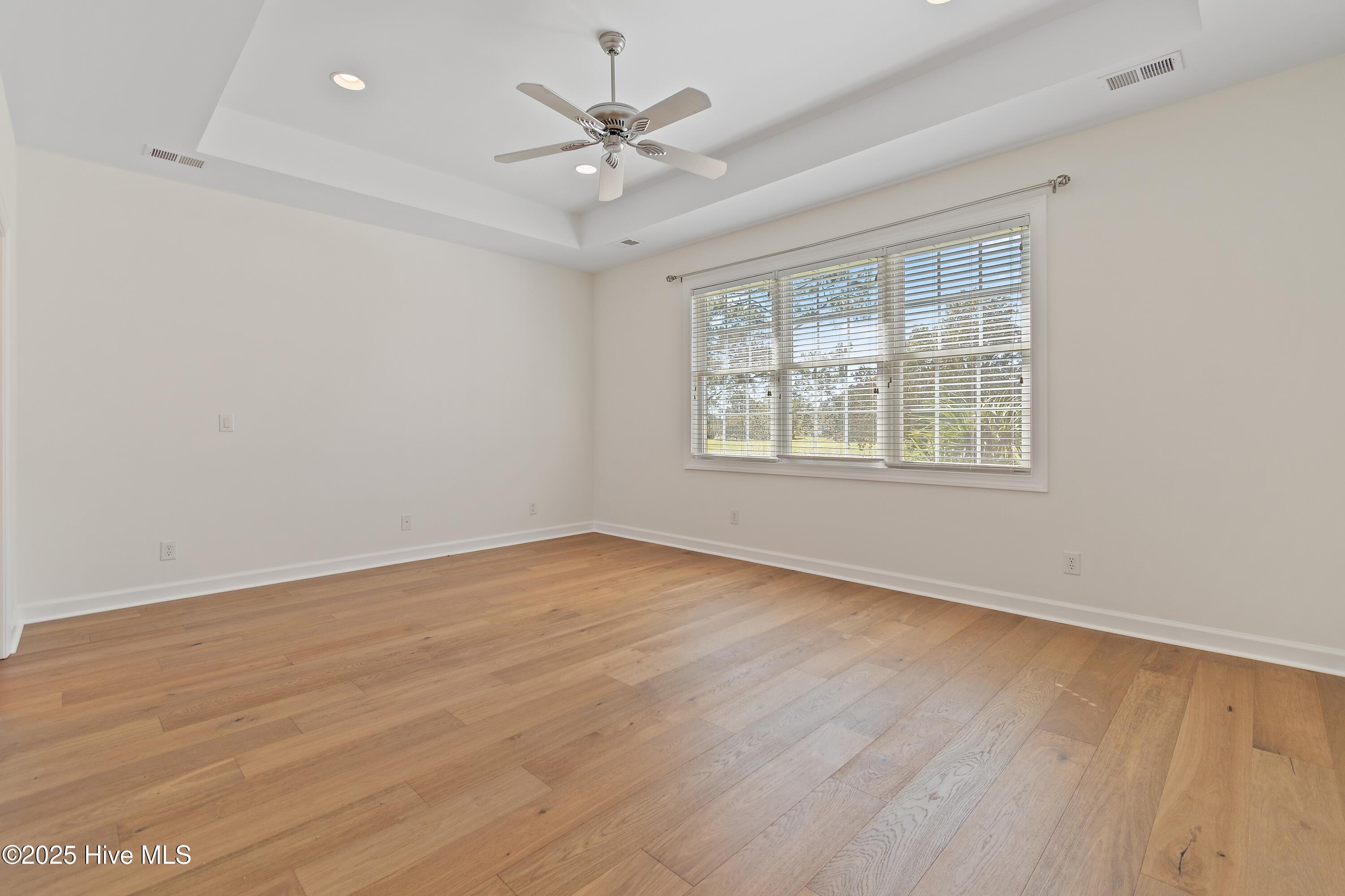 100537823 | Photo 36