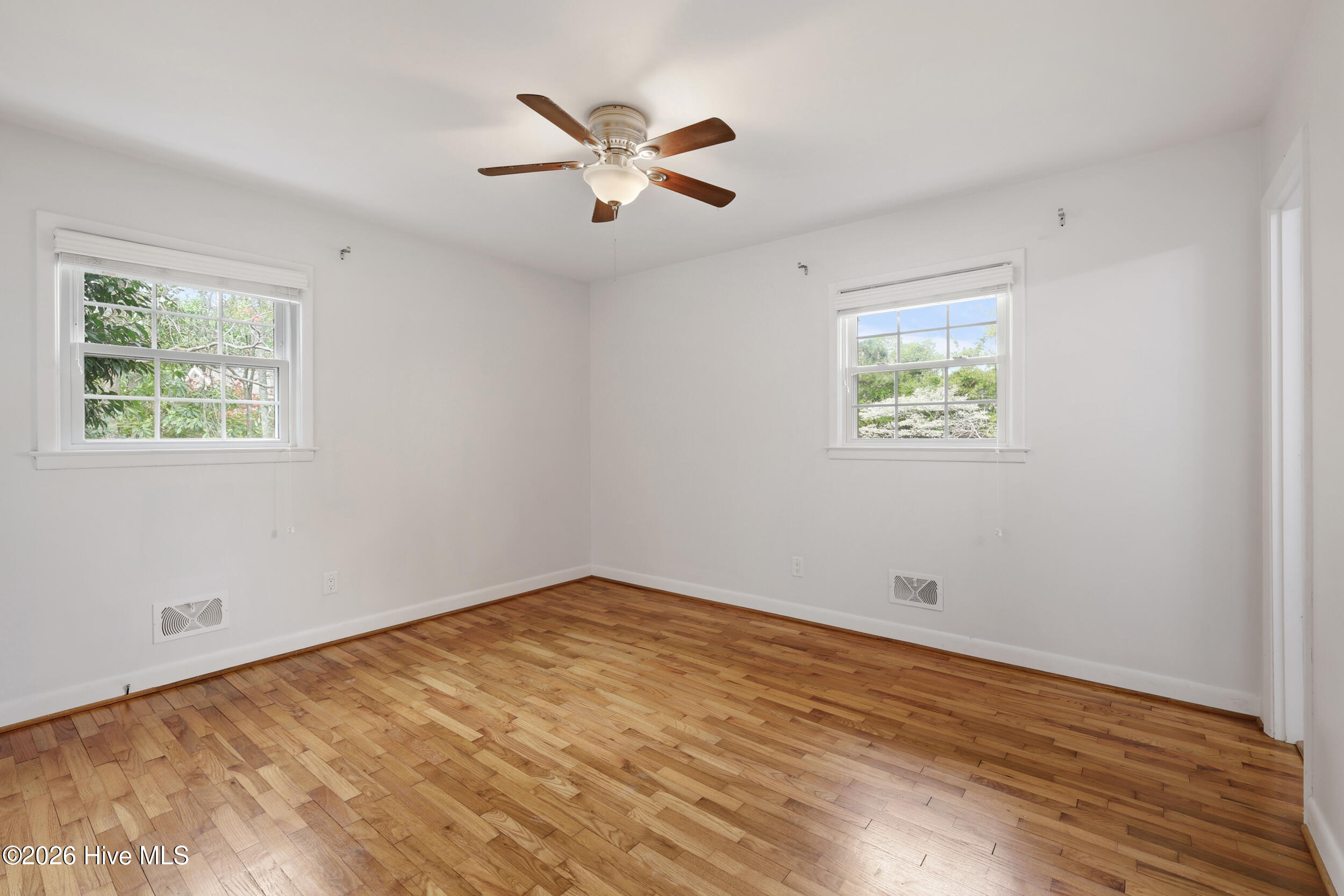 100564649 | Photo 15