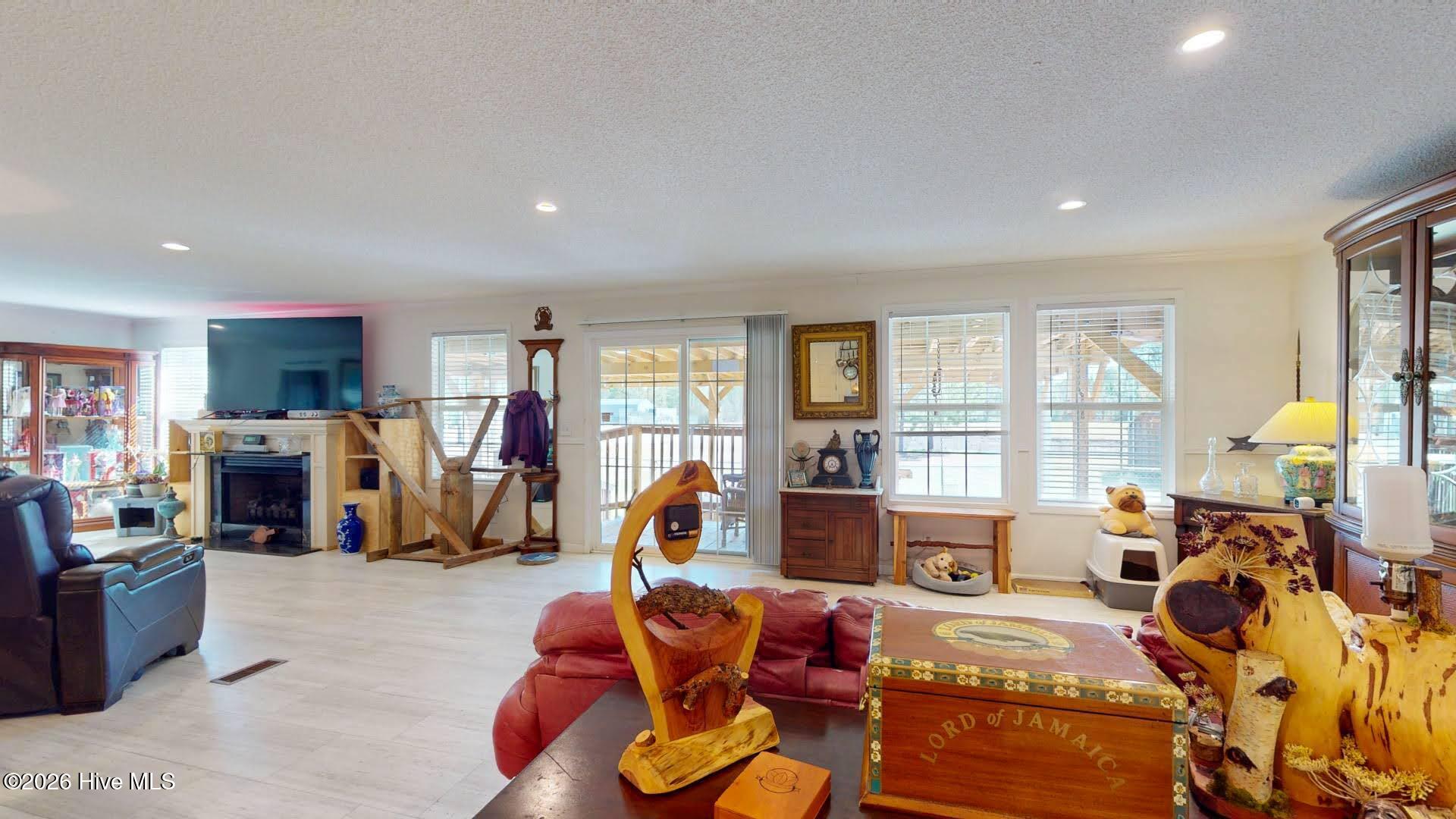 100567177 | Photo 12