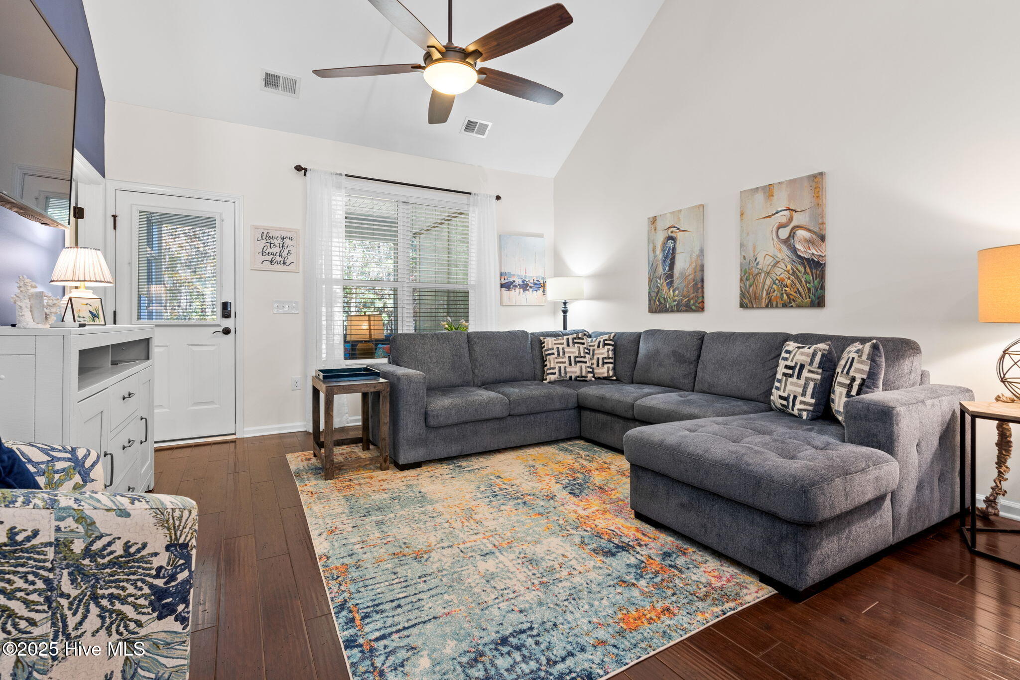 100543770 | Photo 17