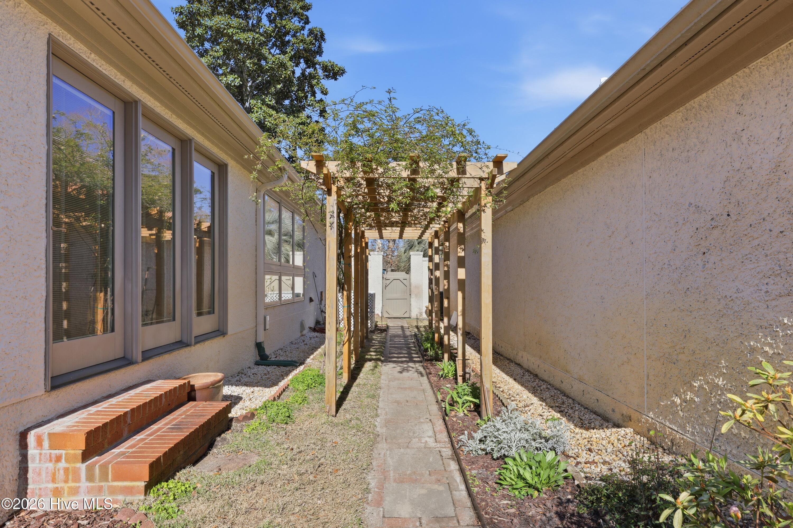 100561929 | Photo 22