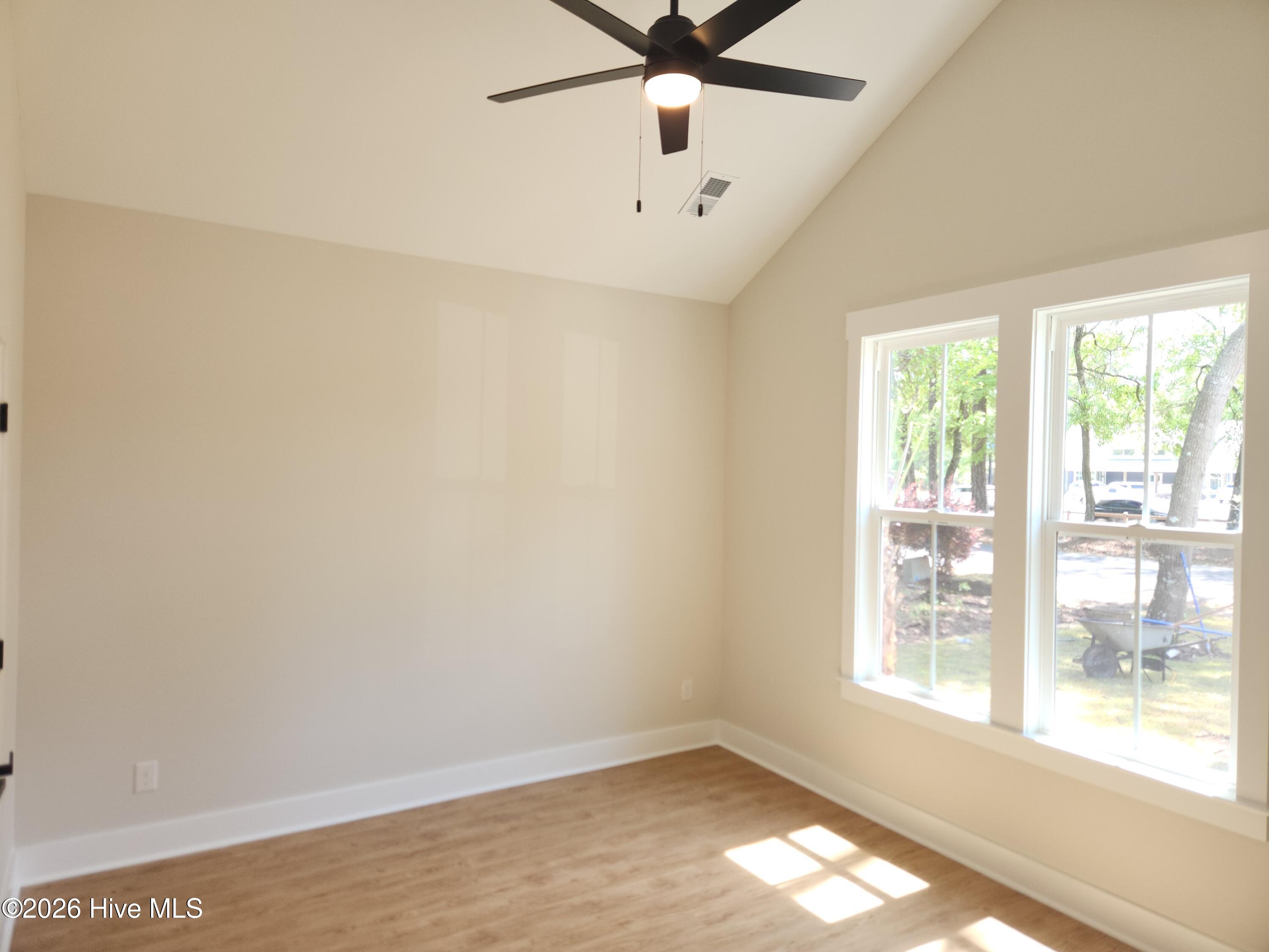 100567730 | Photo 21