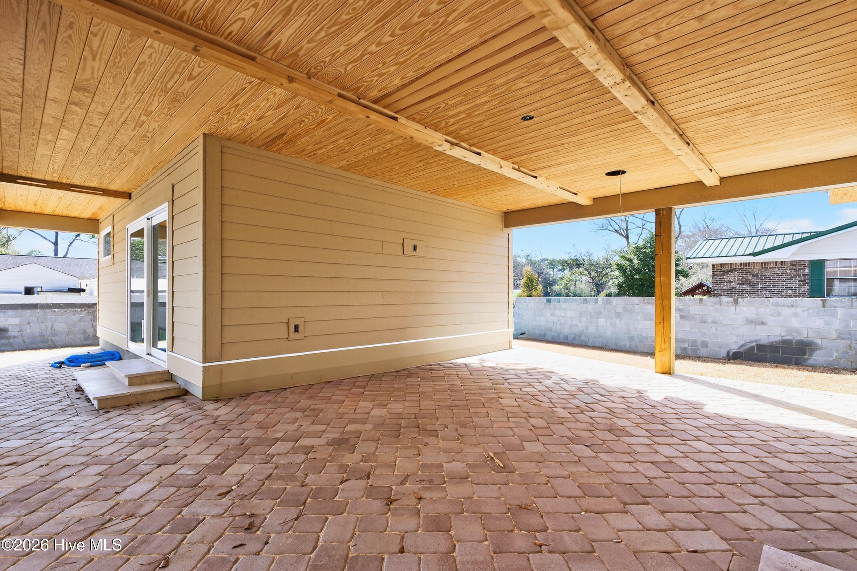 100552365 | Photo 38